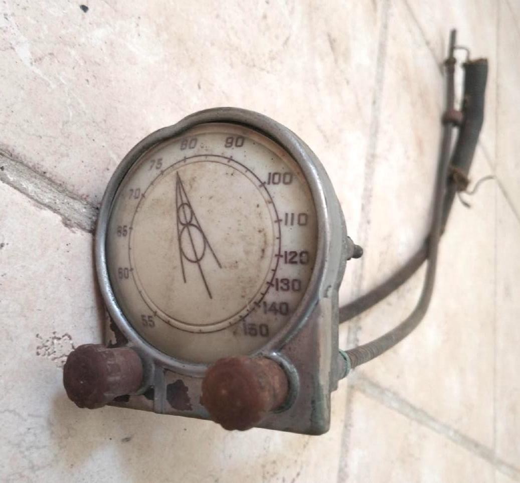 Vintage 1937 Ford AM Tube Radio Head Dash Control