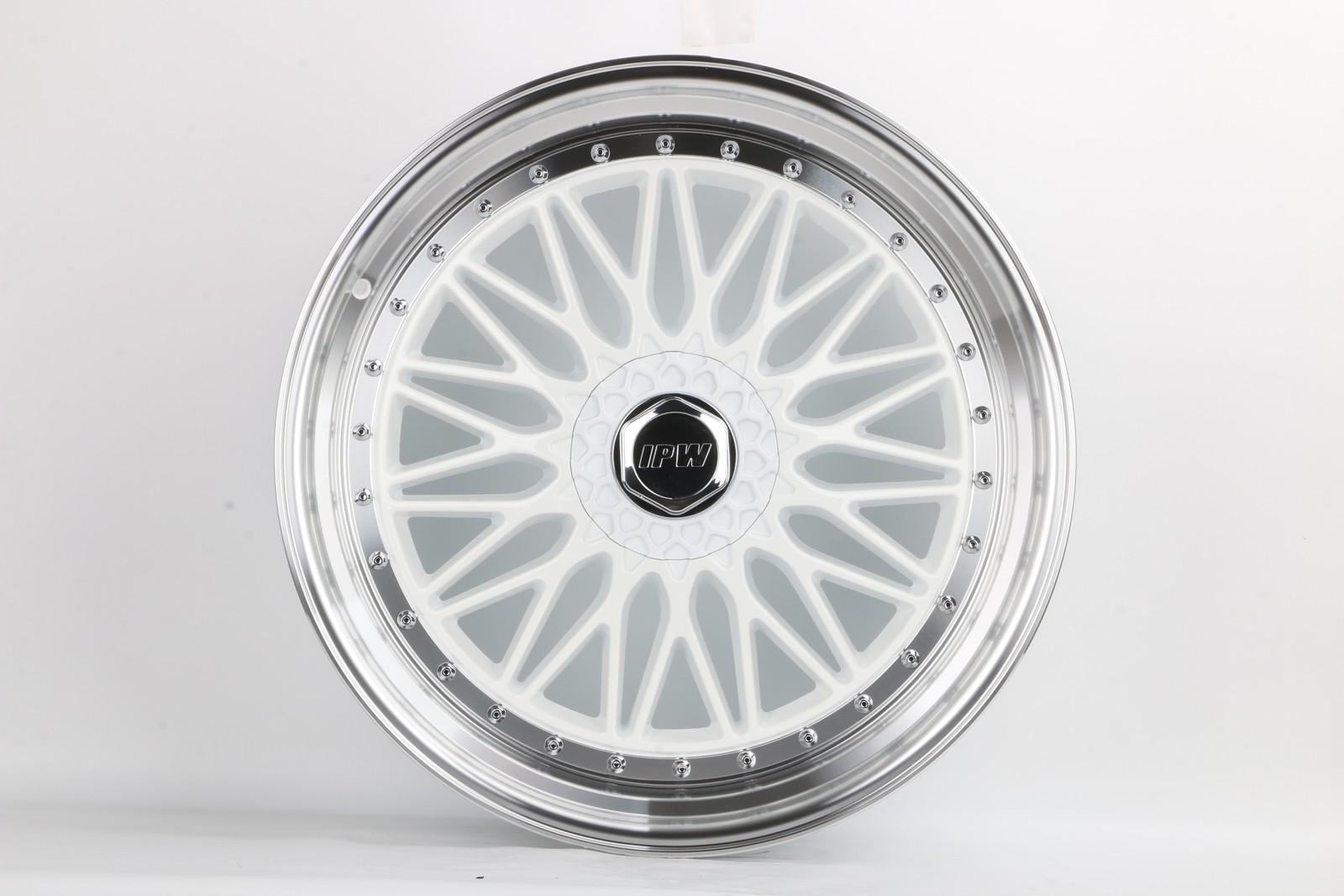 W885 22x9.0 5x120/114.3 ET30 73.1 White Machined Lip With Silver Rivet Set of 4