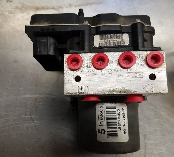 2009 Lincoln MKS Anti Lock Brake Actuator Pump ABS