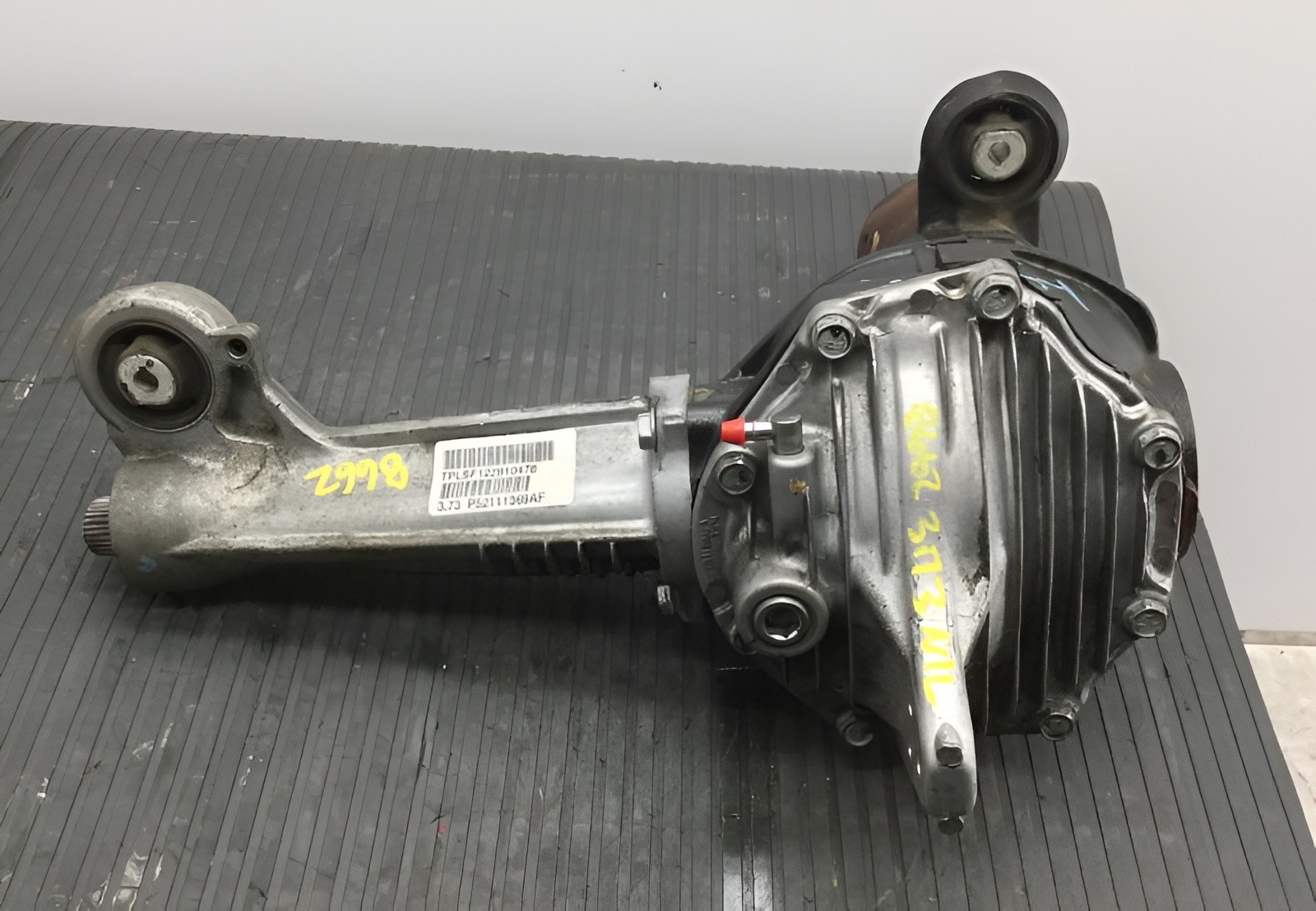 2005-2010 Jeep Grand Cherokee Front Axle Differential Carrier 3.73 Ratio OEM