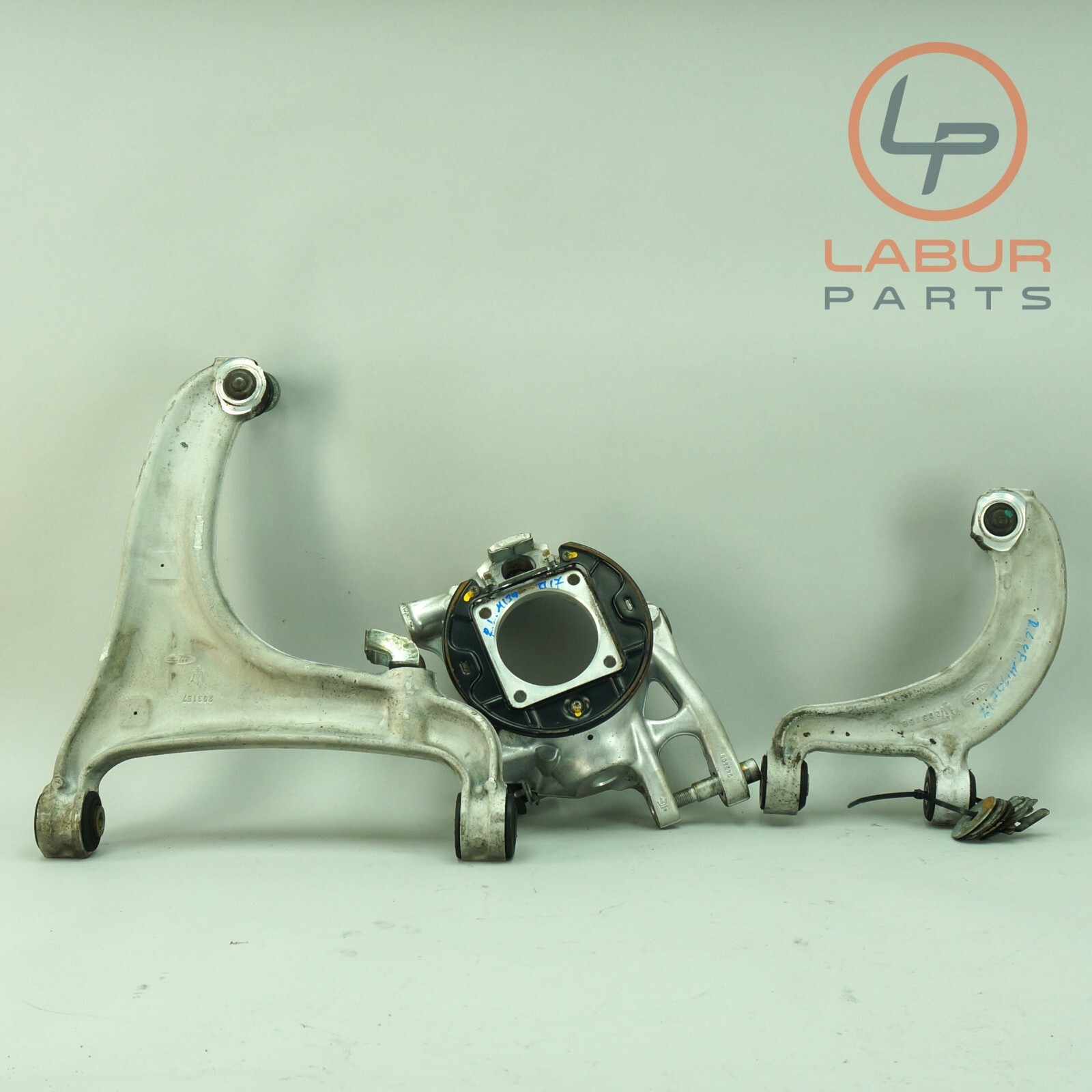 M139 03-10 Maserati Quattroporte Rear Left Side Control Arm Knuckle Hub Z6497