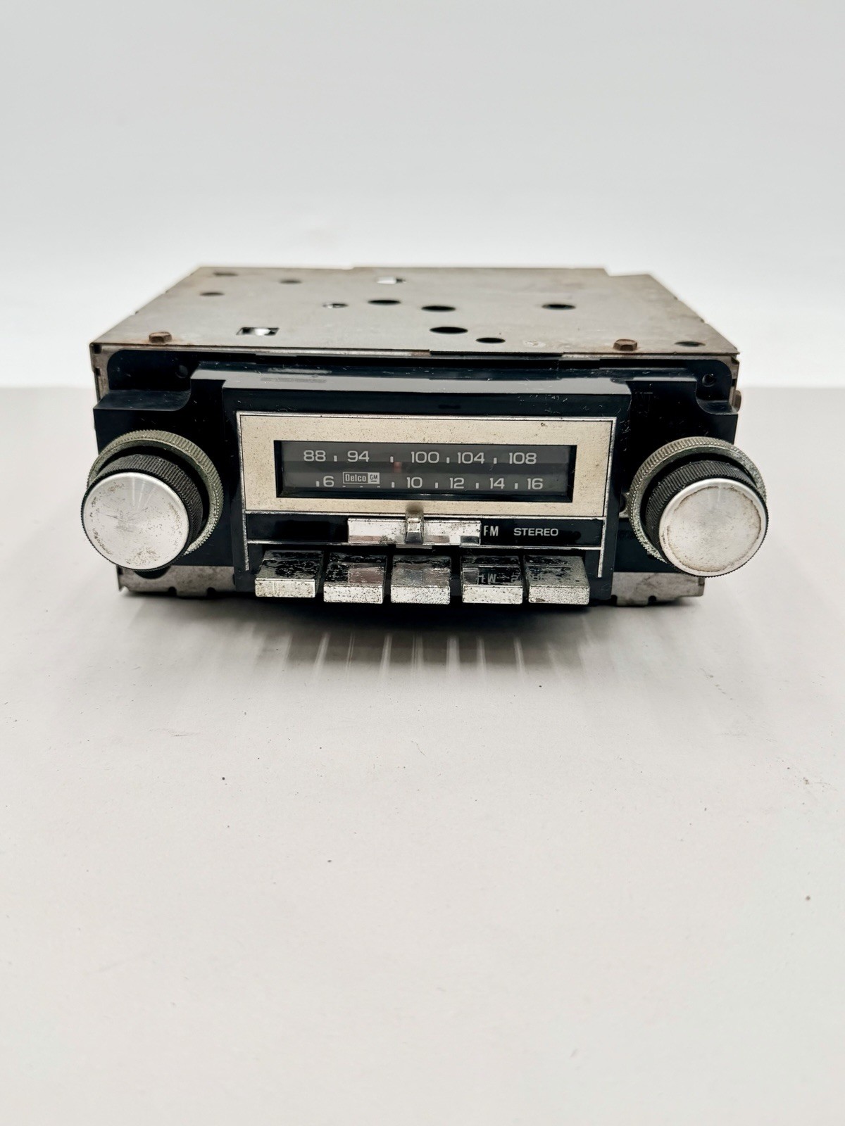 Vintage GM Delco AM/FM Stereo Push Button Radio 16009960 40BCMS1 OEM Untested