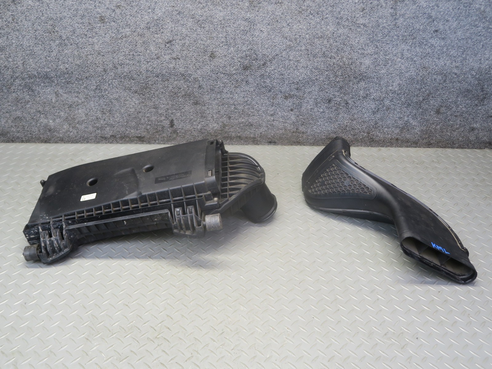 12-15 MERCEDES W166 ML350 AIR INTAKE CLEANER FILTER BOX W AIR DUCT OEM