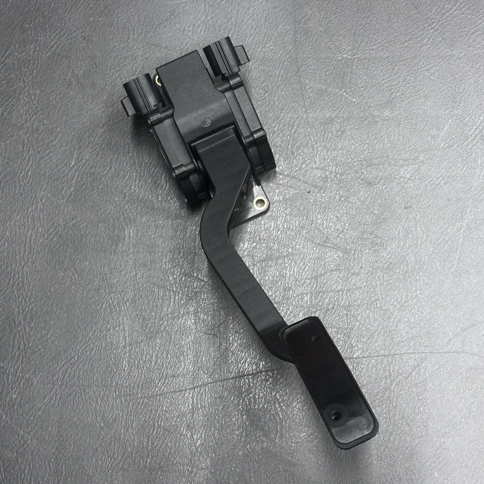 Gas Pedal Accelerator Throttle 6G33-9F836-AC OEM Aston Martin V8 Vantage 2008