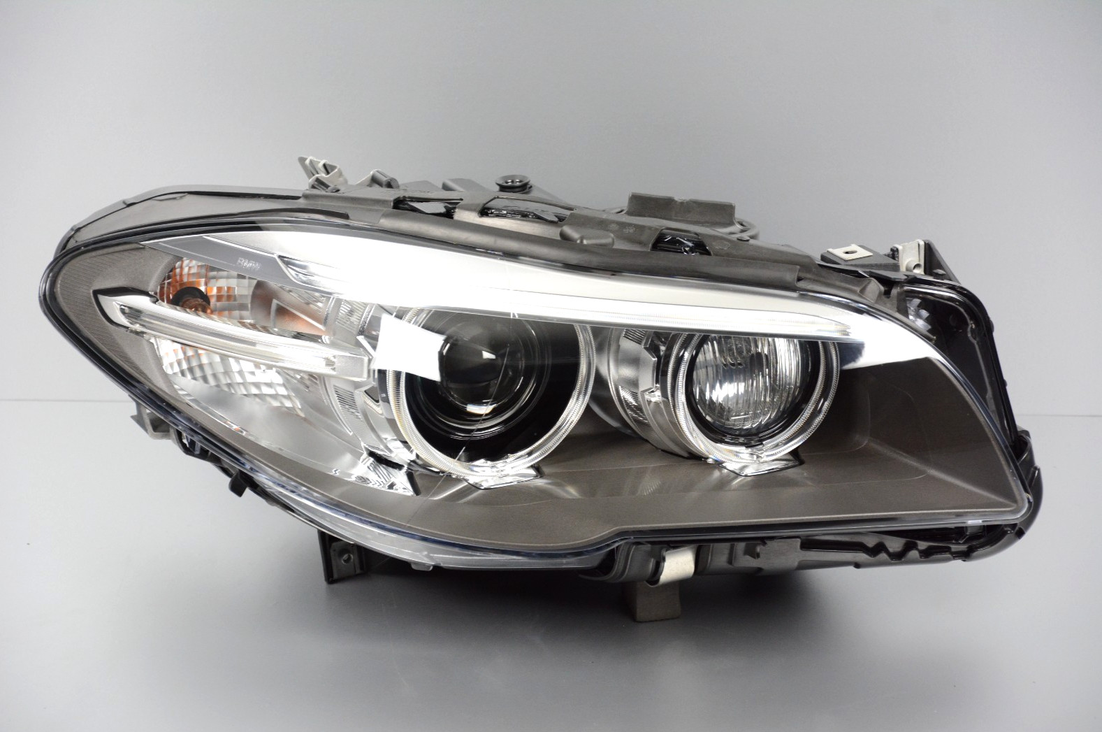 Mint 2014 -2016 BMW F10 5-Series 550i Right Passenger Xenon HID Headlight OEM Mint 2014 -2016 BMW F10 5-Series 550i Right Passenger Xenon HID Headlight OEM