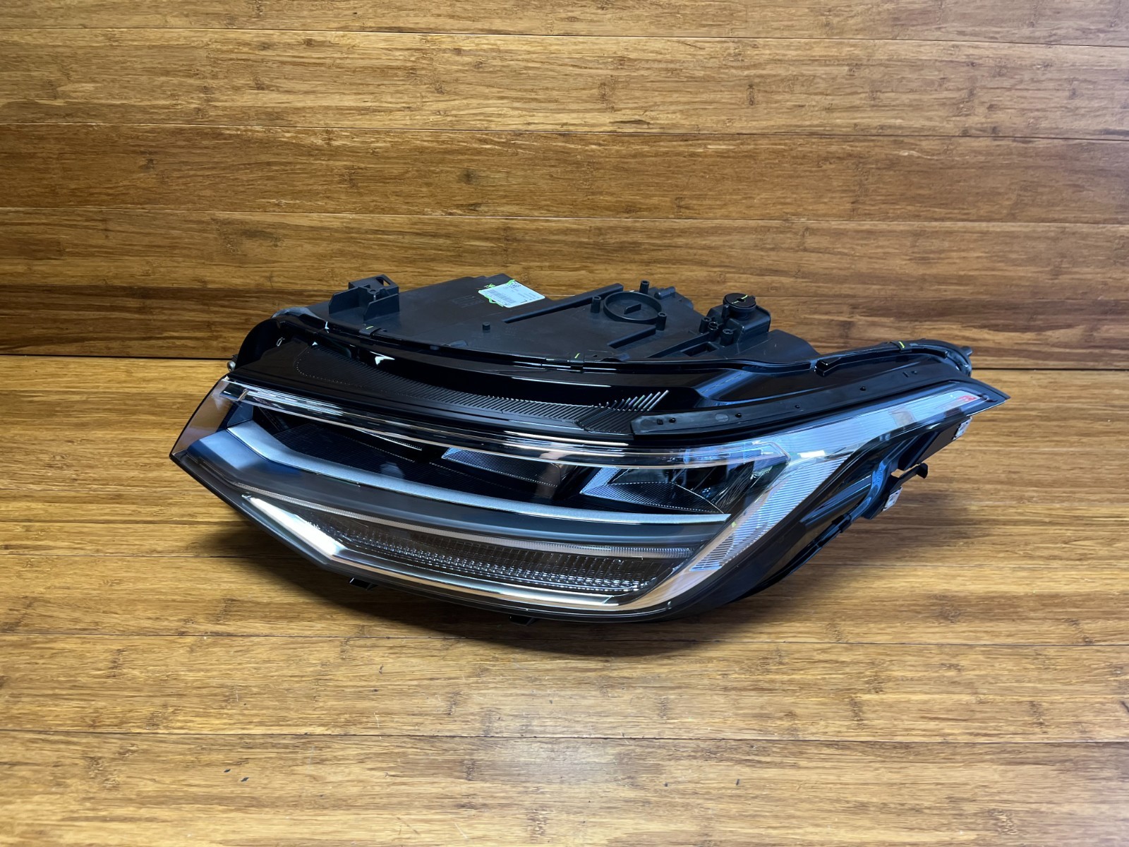 2022-2024 Volkswagen Tiguan AD1 Headlight LED Lamp Assembly Front Left Side OEM