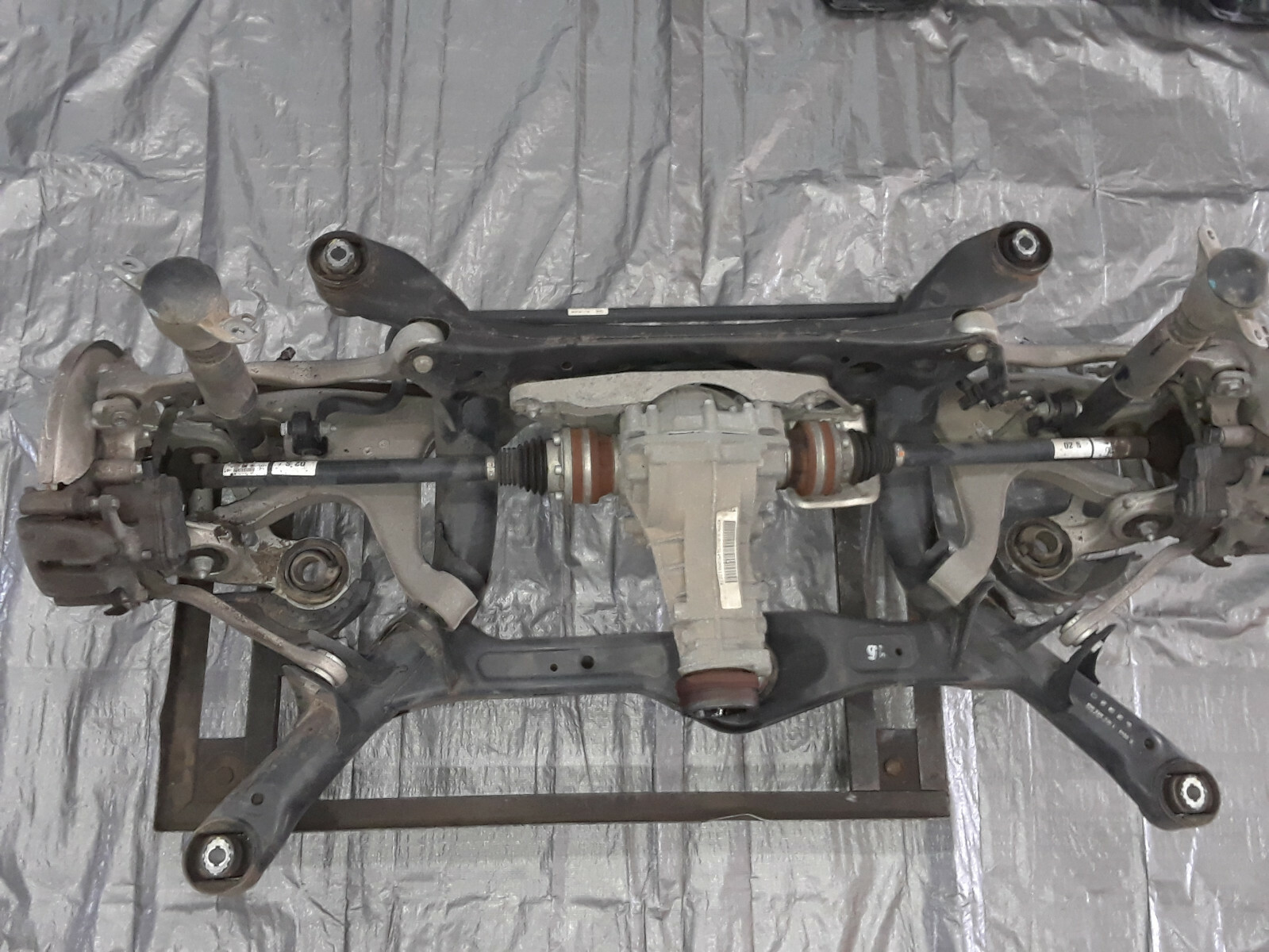 2009-2016 Audi A5 Quattro Awd Rear Sub Frame Crossmember 3.2 DIFF HUBS COMPLETE 2009-2016 Audi A5 Quattro Awd Rear Sub Frame Crossmember 3.2 DIFF HUBS COMPLETE