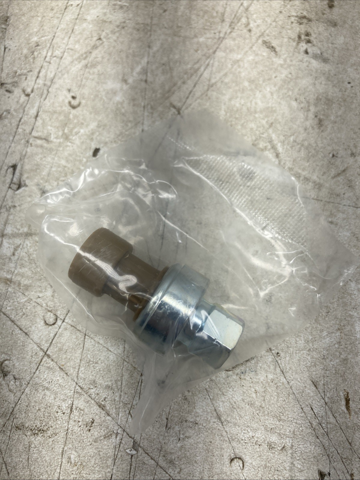Genuine International A/C Pressure Switch 3546241C1 (New Old Stock) Genuine International A/C Pressure Switch 3546241C1 (New Old Stock)
