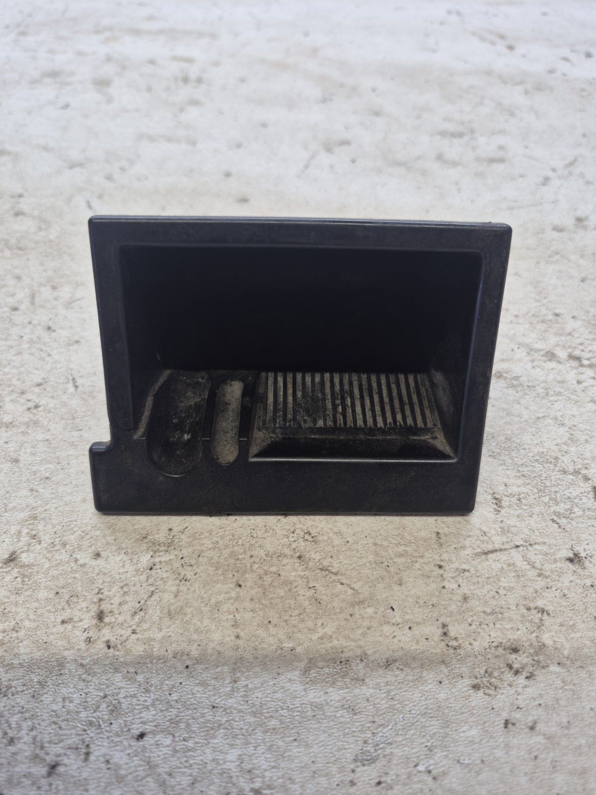95-99 OBS Chevrolet GMC TRUCK Suburban Ash Tray Insert OEM 95-99 OBS Chevrolet GMC TRUCK Suburban Ash Tray Insert OEM
