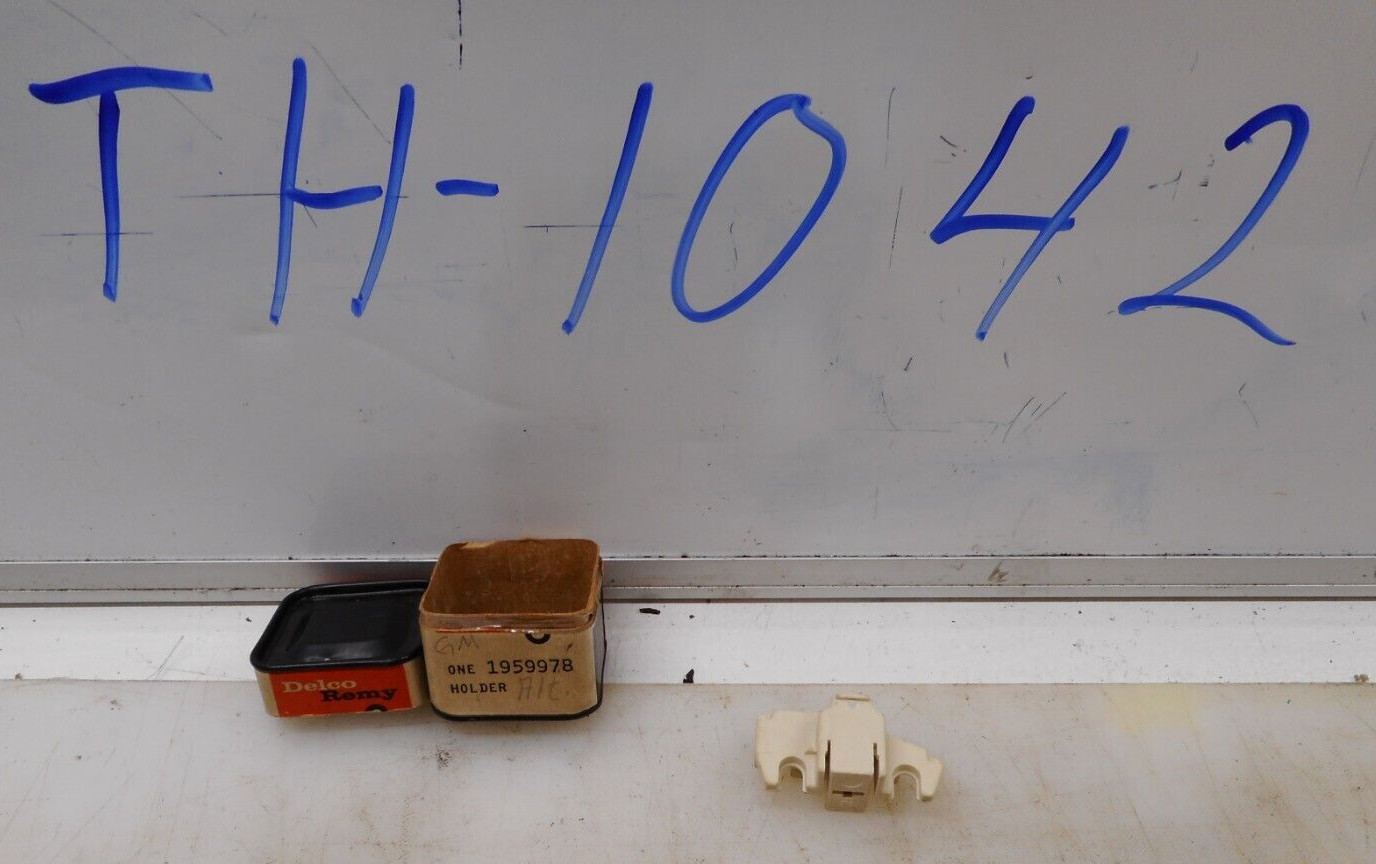 NOS 1959978 DELCO REMY HOLDER NOS 1959978 DELCO REMY HOLDER