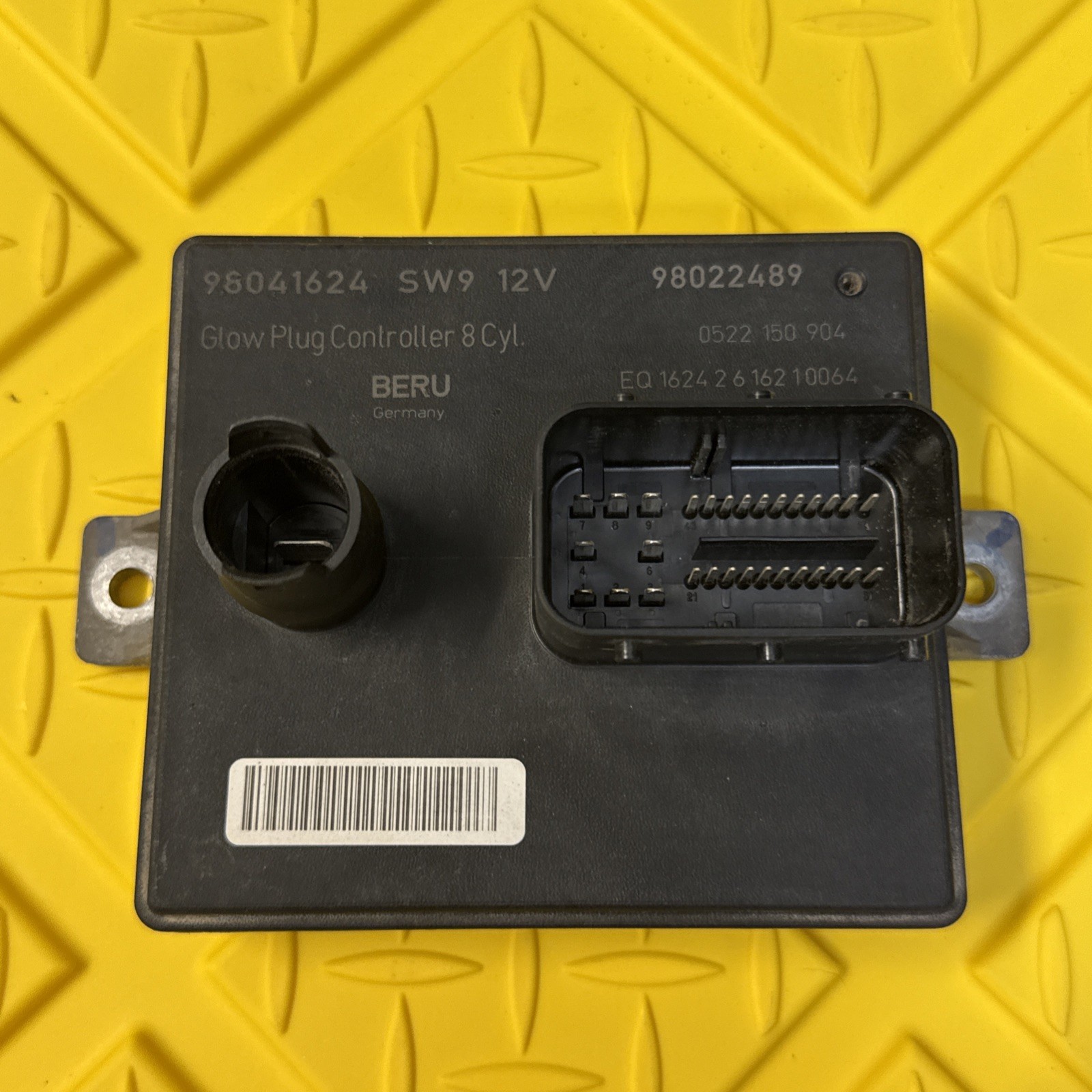 **2006-2007 Chevy GMC 6.6L LBZ Duramax Glow Plug Control Module 98041624 OEM**