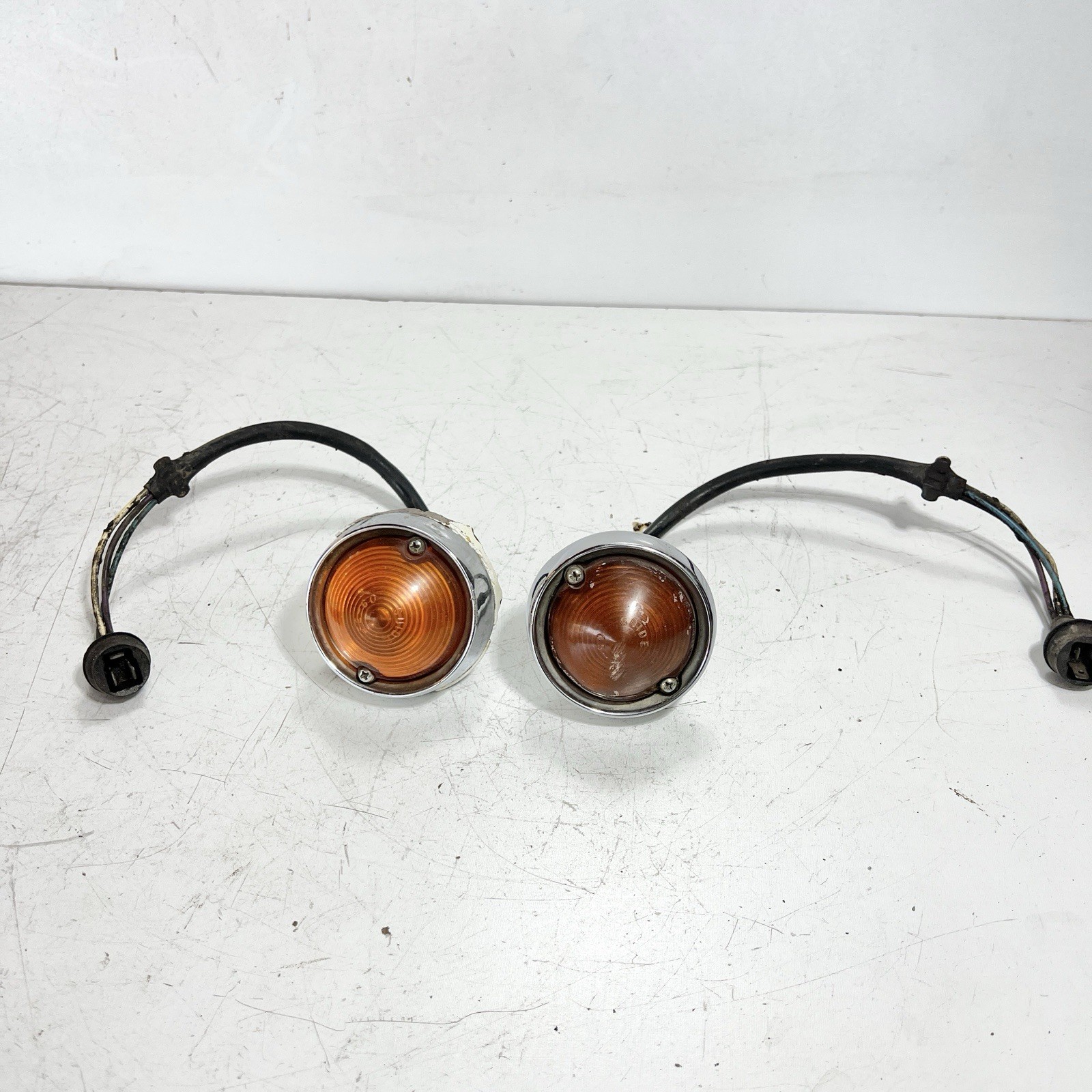 1963-1967 Corvette GM 910552 Front Parking Light Turn Signal Assembly Amber Lens 1963-1967 Corvette GM 910552 Front Parking Light Turn Signal Assembly Amber Lens