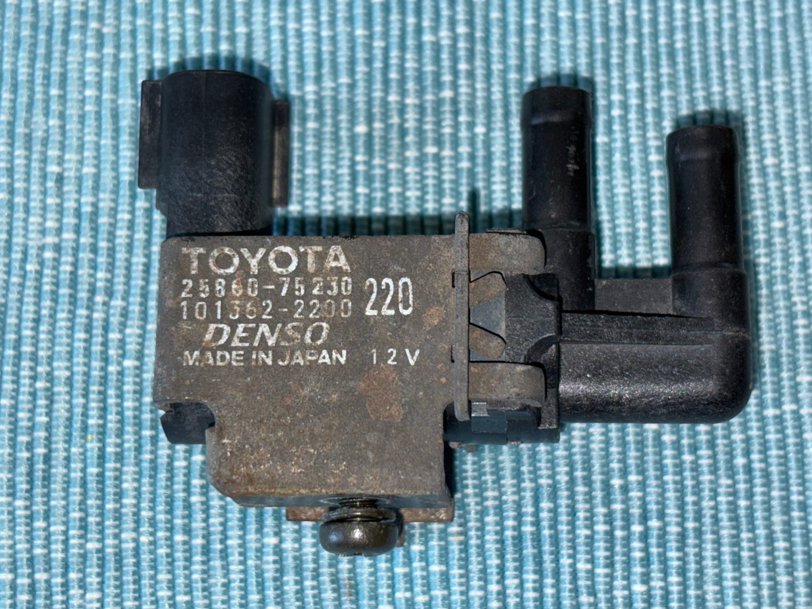 00-04 Toyota 4Runner Tacoma Vacuum Switching Valve 25860-75230 OEM Tested