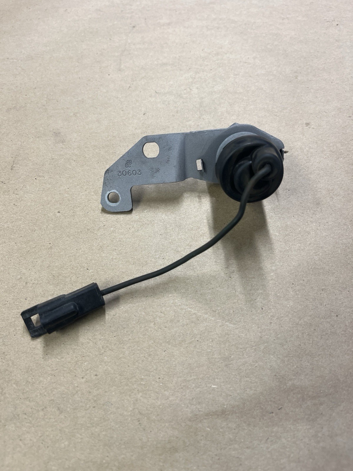Original GM TH400 Kickdown Switch w/ Bracket & Connector – 1969-75 Oldsmobile