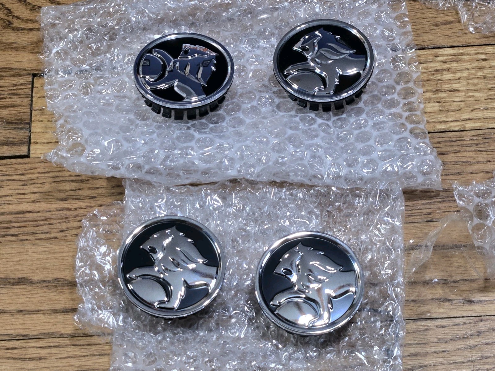 2014 - 2017 Chevy Holden SS Center Caps Set Of 4 Brand New 9592725 Genuine OEM 2014 - 2017 Chevy Holden SS Center Caps Set Of 4 Brand New 9592725 Genuine OEM