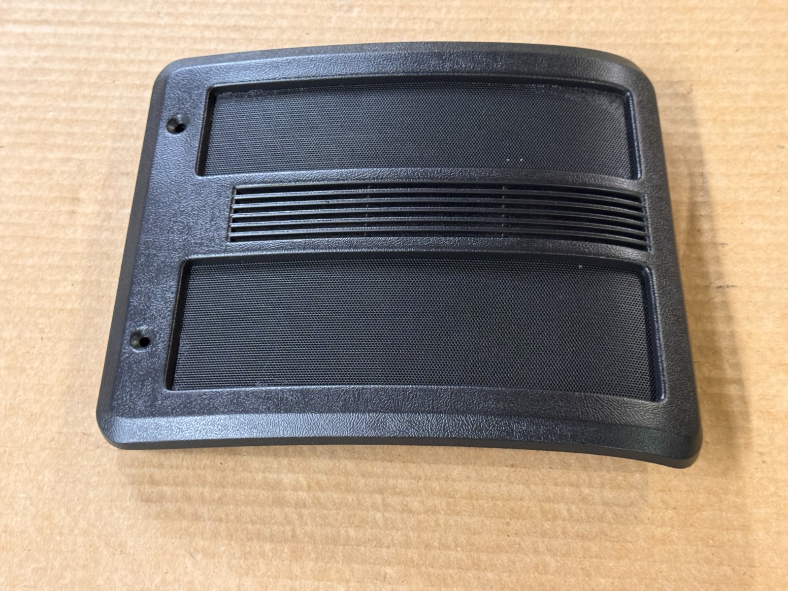 90-93 Ford Mustang Convertible Rear Quarter Panels Speaker Grille DRIVERS SIDE