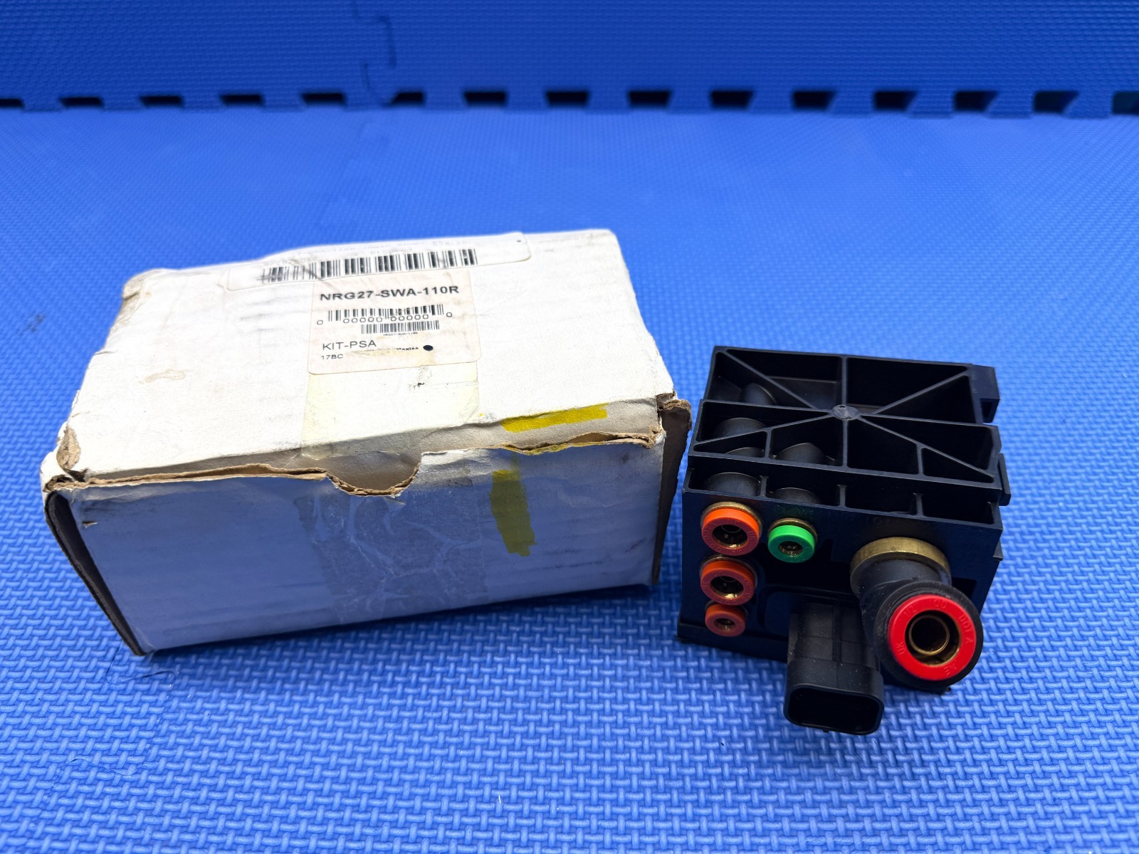 Freightliner NRG27-SWA-110R Parking Air Brake Management Unit Switch Freightliner NRG27-SWA-110R Parking Air Brake Management Unit Switch