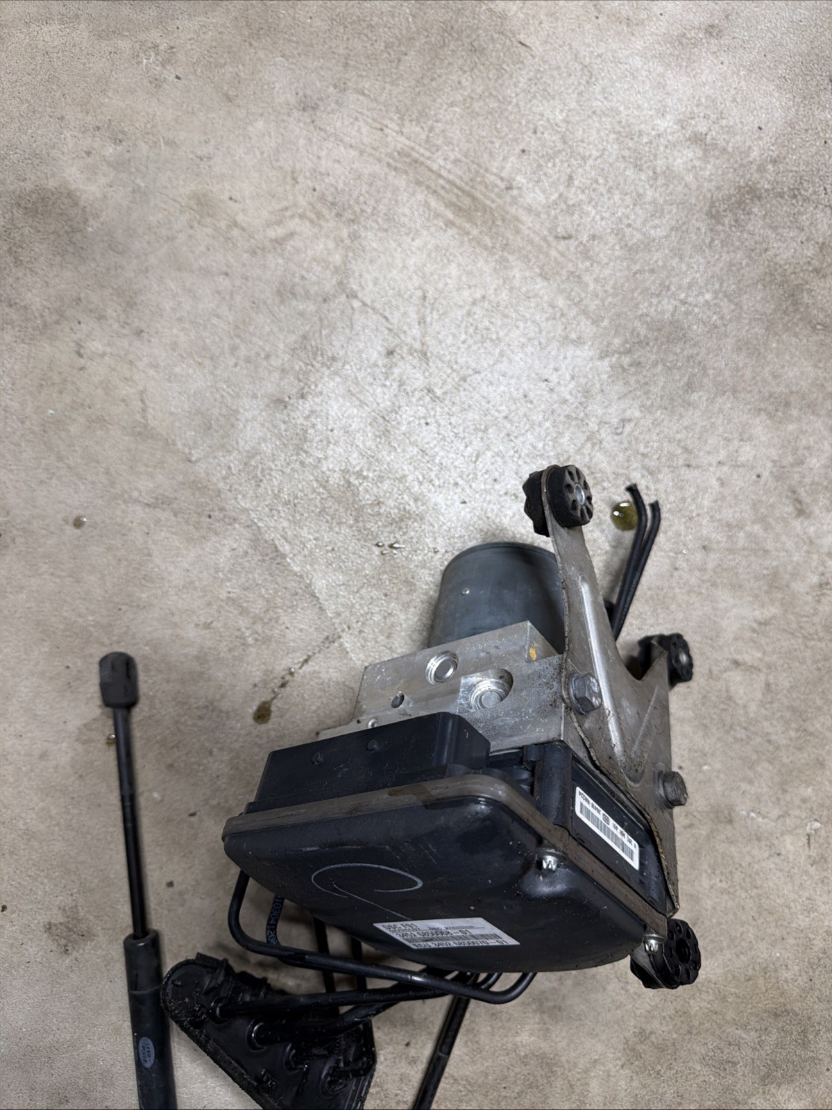 2010-2013 BMW 550i 535i GT F07 ABS Anti Lock Brake Pump Module DSC 6850068 OEM 2010-2013 BMW 550i 535i GT F07 ABS Anti Lock Brake Pump Module DSC 6850068 OEM