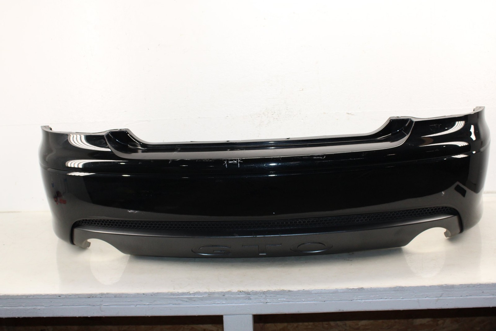 2005-2006 Pontiac GTO Rear Bumper Assembly OEM RN66