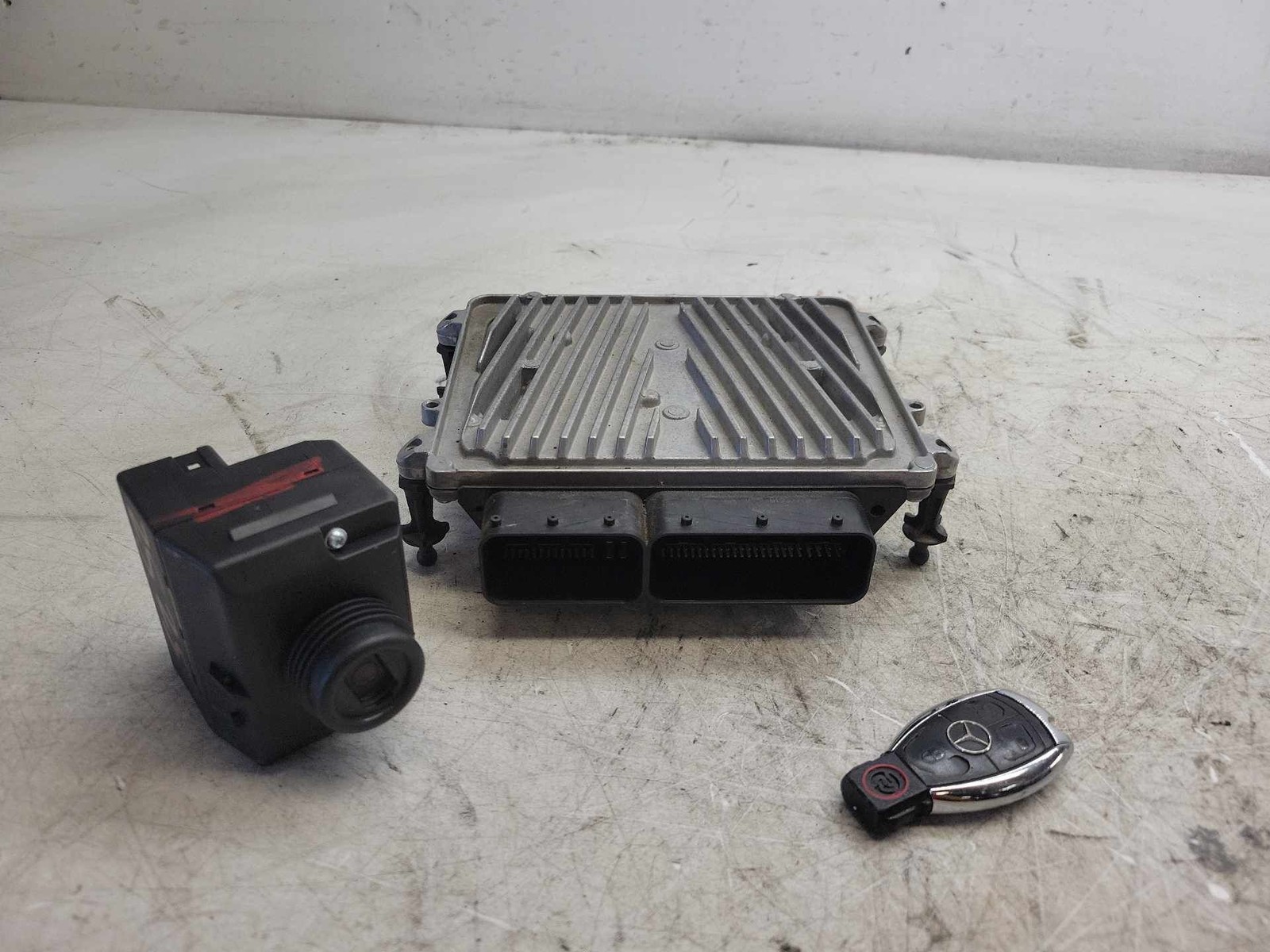 2006 - 2009 Mercedes-Benz C230 Ignition Switch + Key + Engine Control Module