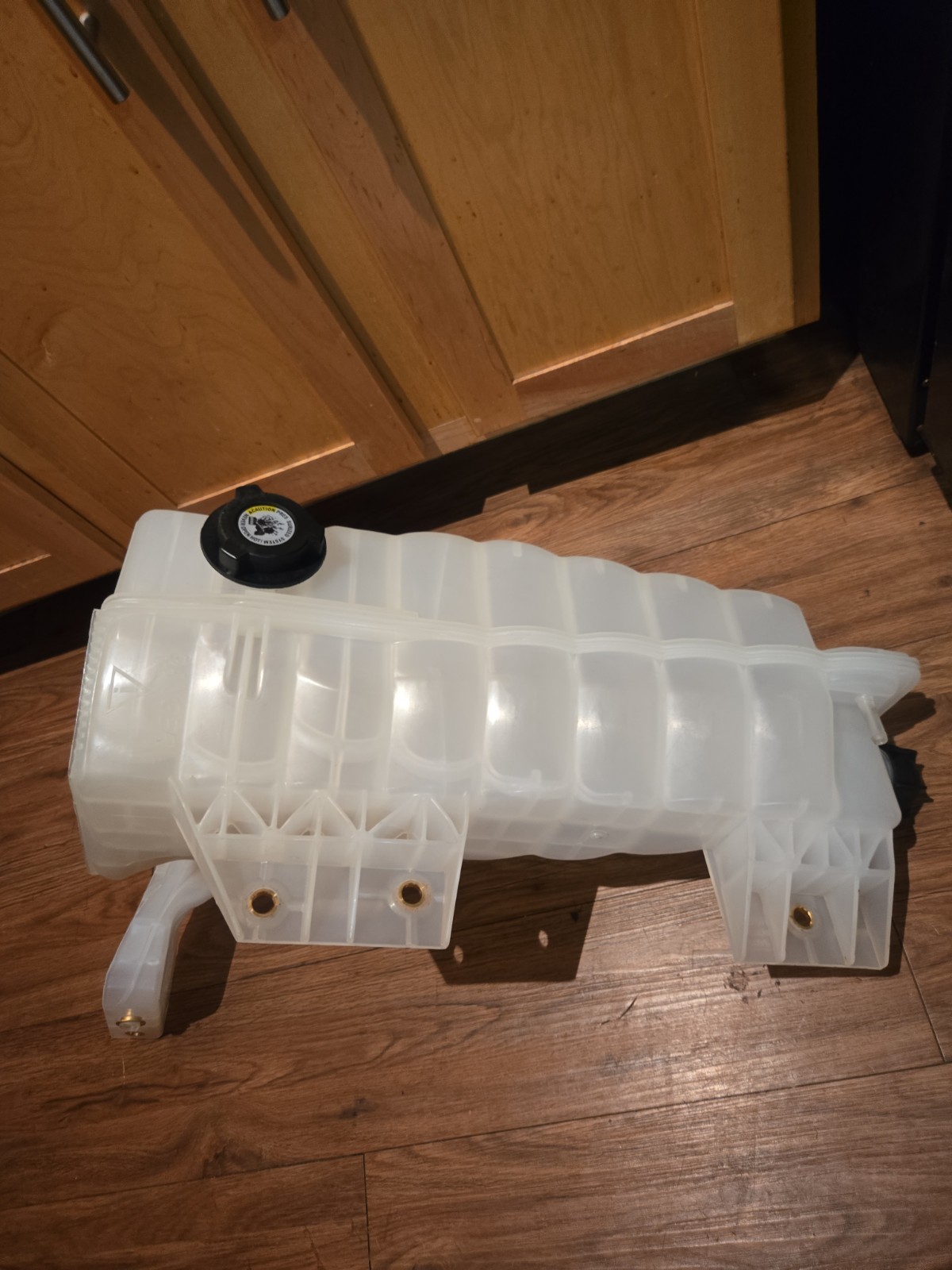 Engine Coolant Reservoir Tank w/ Cap for Peterbilt 579 13-21 Kenworth T680 T880