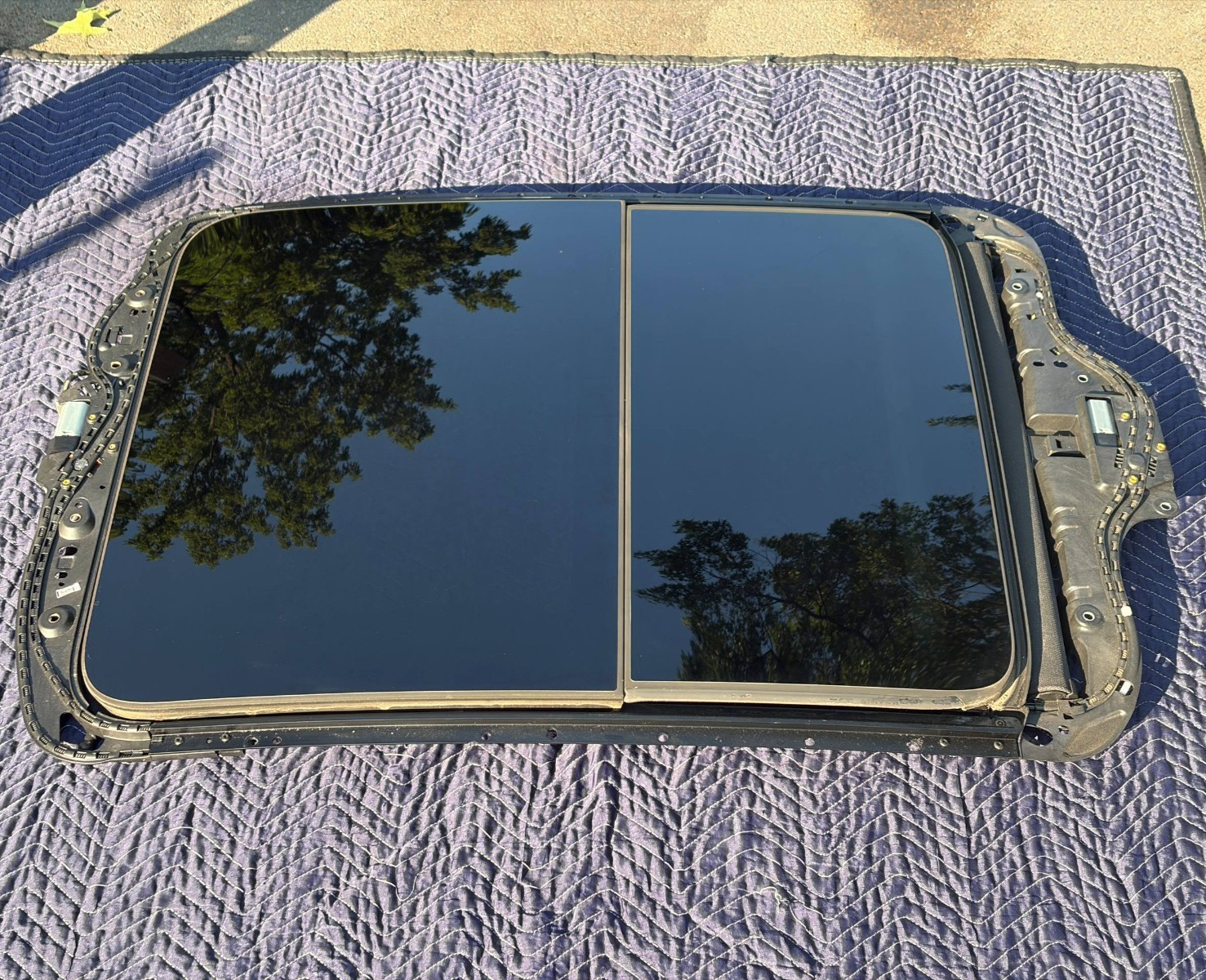 2015-2018 Audi Q3 Panoramic Sunroof Sun Roof Window Glass & Motors Assembly OEM