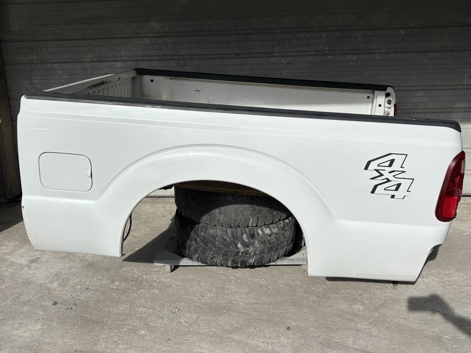 11-16 Ford Superduty F-250 F-350 Short Truck Bed 6.9’ Oxford White
