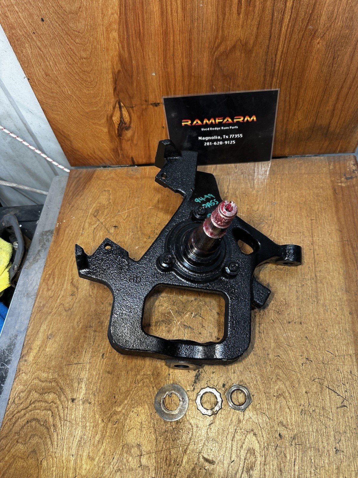 94-99  OEM  2WD STEERING SPINDLE DODGE RAM 2500/3500 CUMMINS KNUCKLE  PASS SIDE