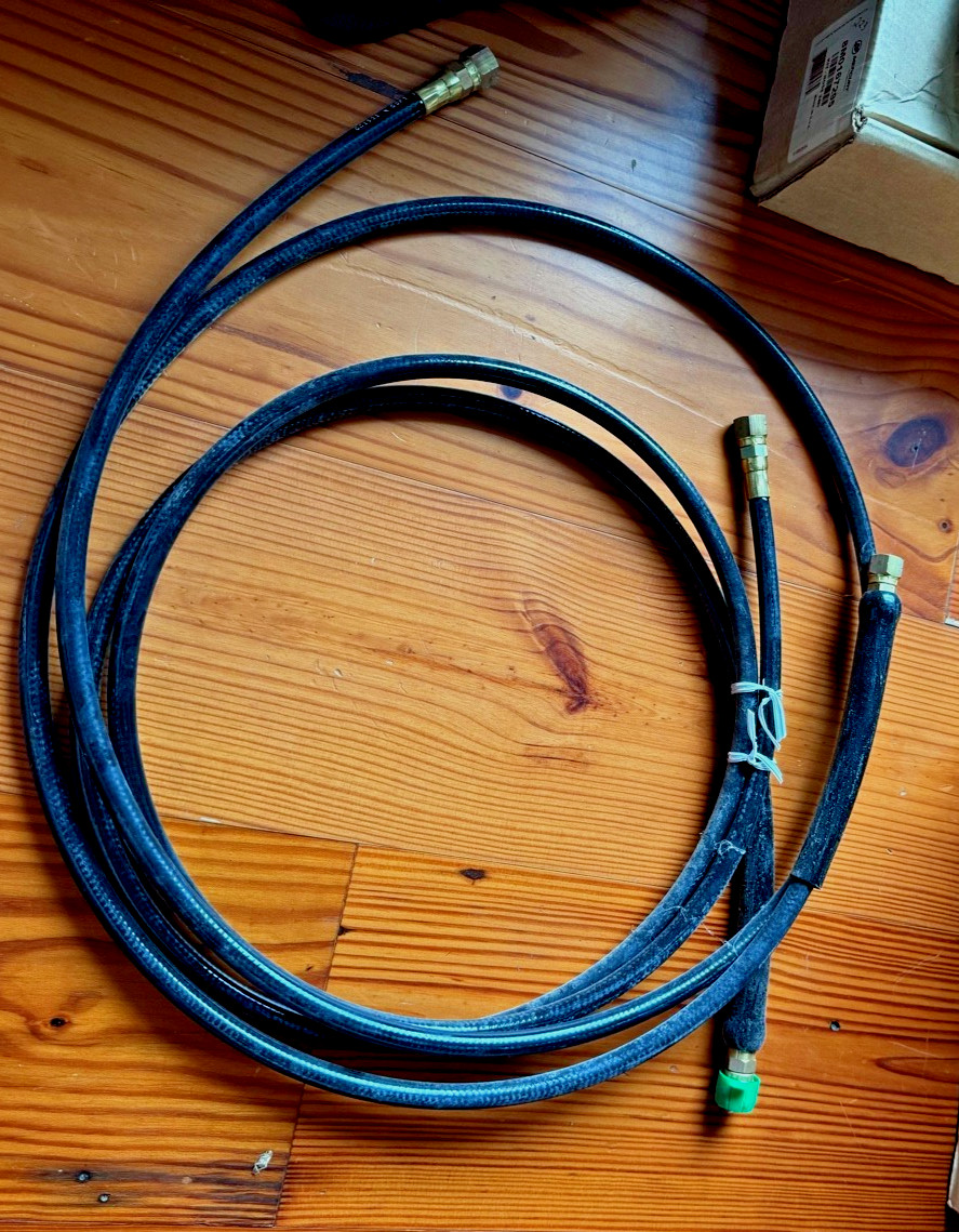 Dometic SeaStar HO5108 Hydraulic Steering Hose Kit 2 x 8' New Open Box OEM Dometic SeaStar HO5108 Hydraulic Steering Hose Kit 2 x 8' New Open Box OEM