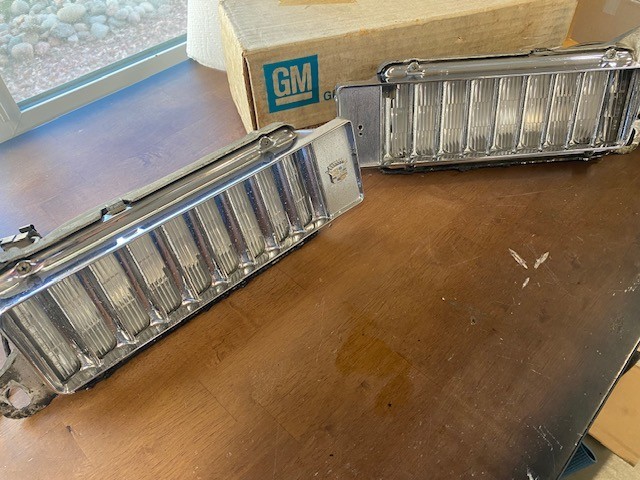 1967 1968 Cadillac Eldorado Cornering Lights - Right side / Left side 1967 1968 Cadillac Eldorado Cornering Lights - Right side / Left side