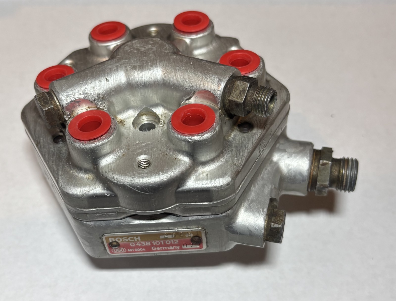 ✅ 1986-93 Mercedes 260E 300E 300TE 300SE Fuel Distributor  6 cylinder Bosch  OEM