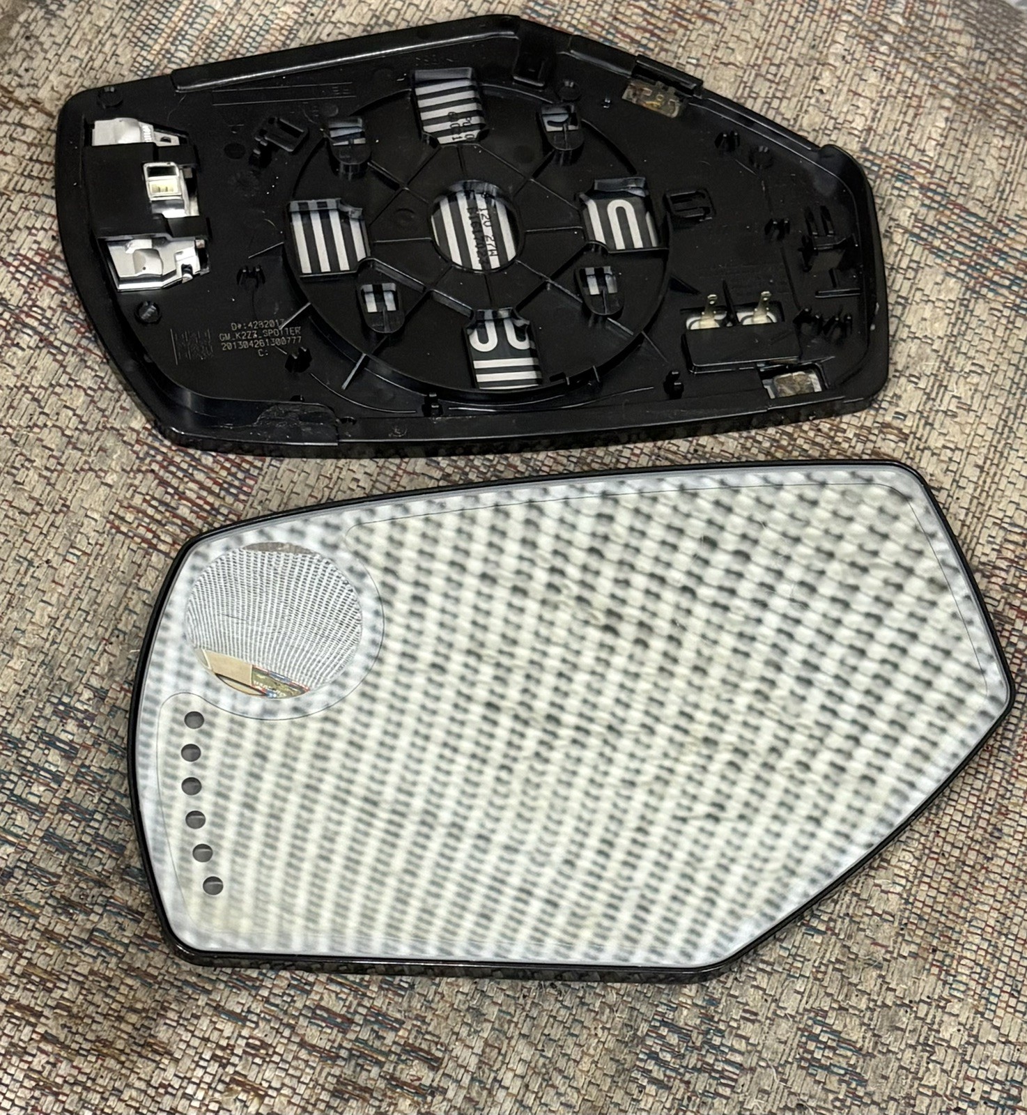 BLEMISH OEM GM Driver Side LH Door Mirror Glass 84499222 14-18 Sierra Silverado