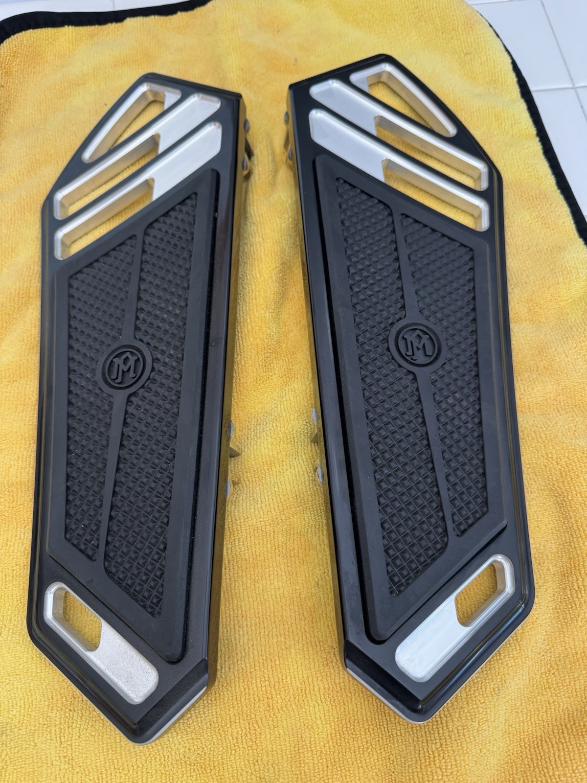 PM Performance Machine Superlight Driver Floorboards Contrast Cut Billet Harley