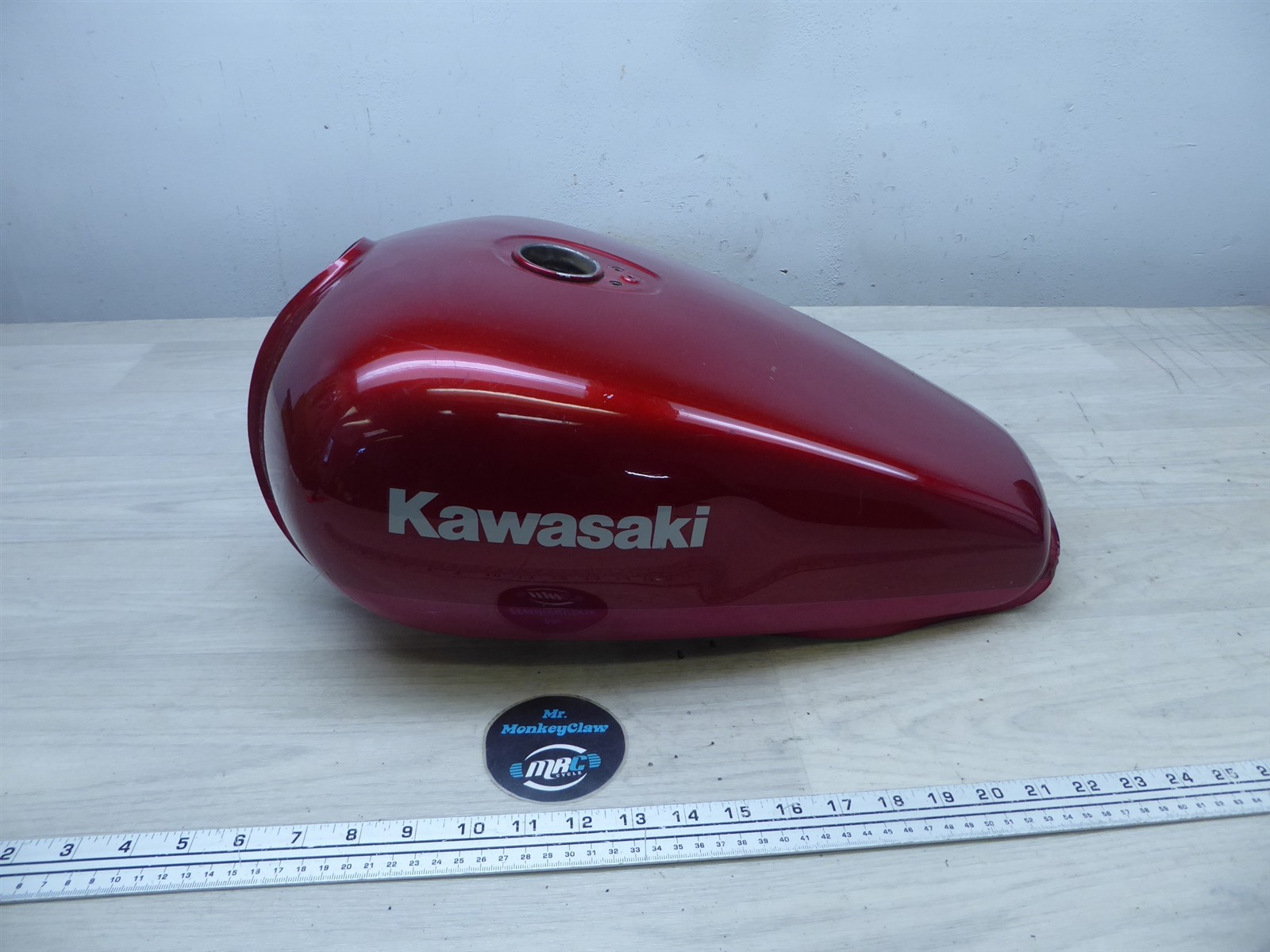1991 Kawasaki EL250 Eliminator 250 K21132. red gas fuel petrol tank