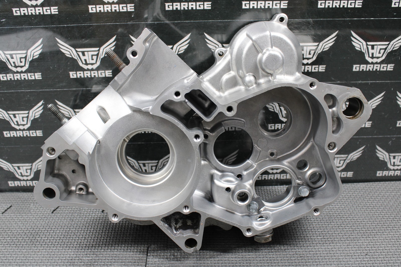 2001 99-02 HONDA CR125R OEM RIGHT ENGINE CRANKCASE CRANK CASE 11100-KZ4-L10 NICE