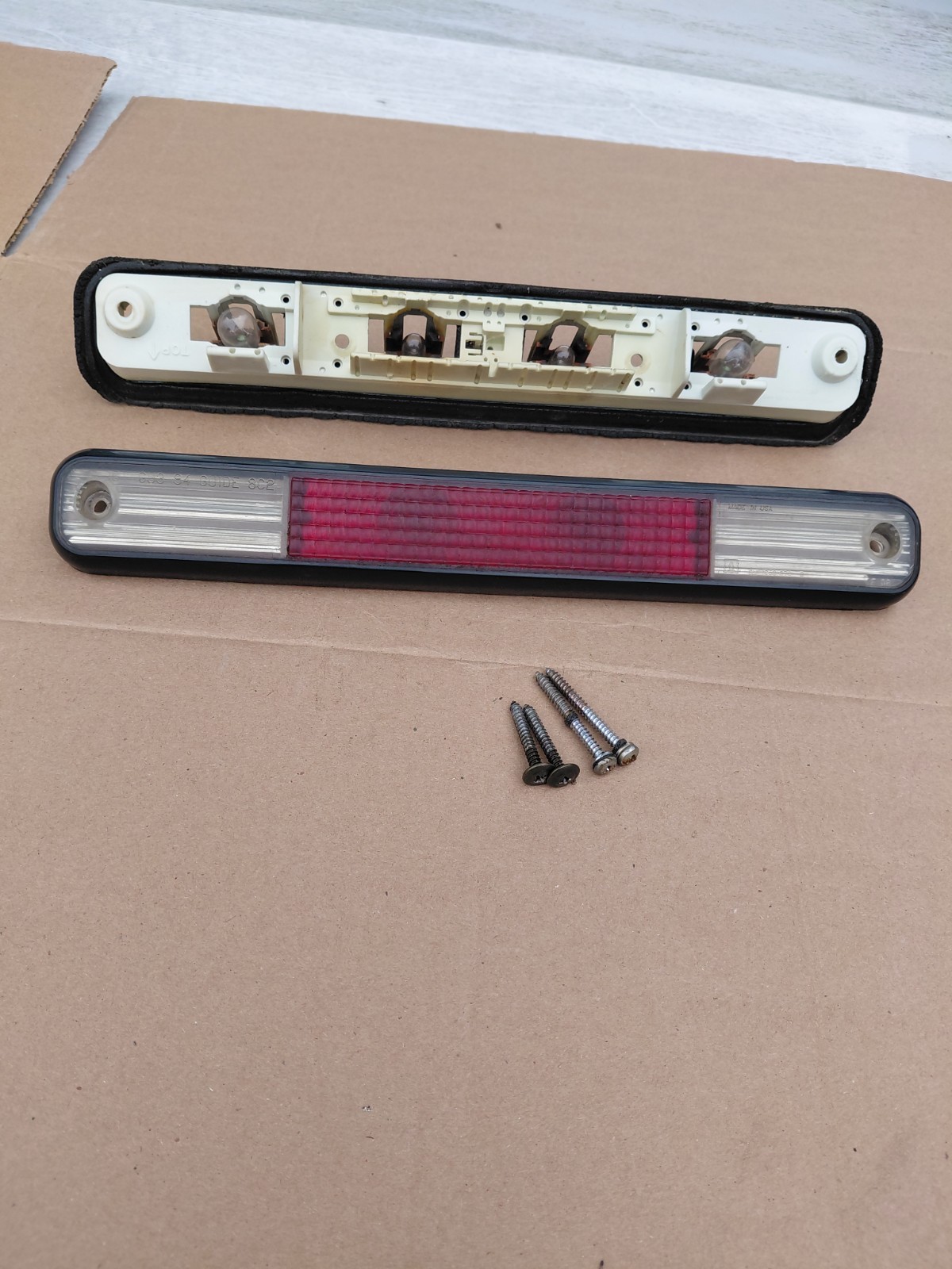 OEM 1994-1998 GMC Chevy C/K 1500 2500 3500 3rd Brake Cargo Light Assembly