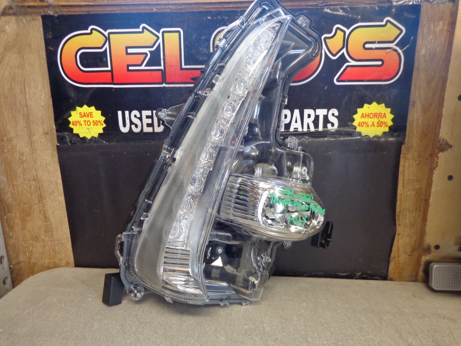 2017 - 2022 Toyota Prius Prime Right side RH Daytime Running Light LED OEM. 2017 - 2022 Toyota Prius Prime Right side RH Daytime Running Light LED OEM.