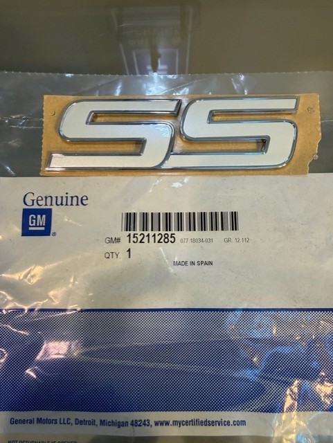 2005-2009 Chevrolet SS 2008-2010 HHR SS Door white Emblem new OEM 2005-2009 Chevrolet SS 2008-2010 HHR SS Door white Emblem new OEM