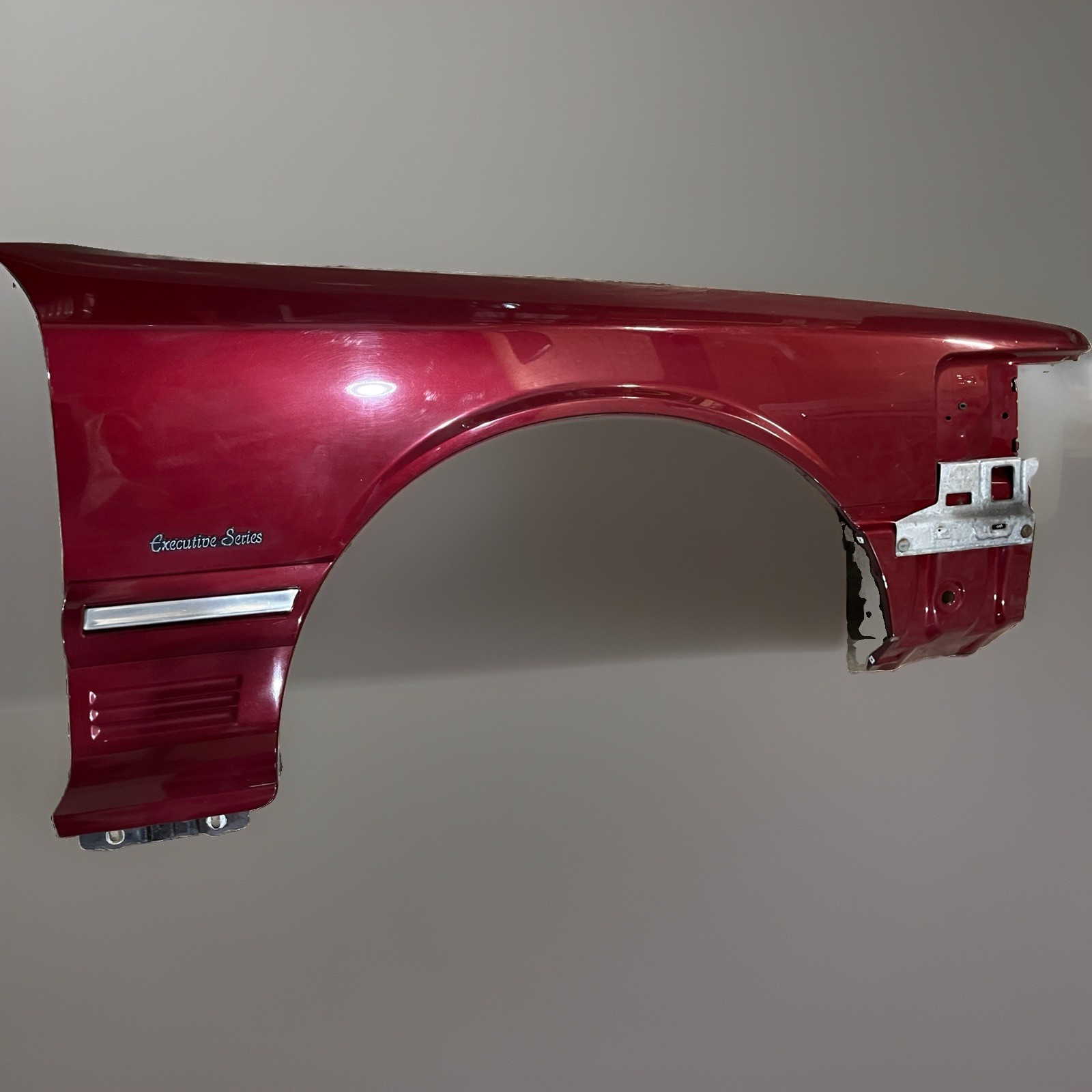 Right Fender fits: 1990-1994 Lincoln  TOWN CAR