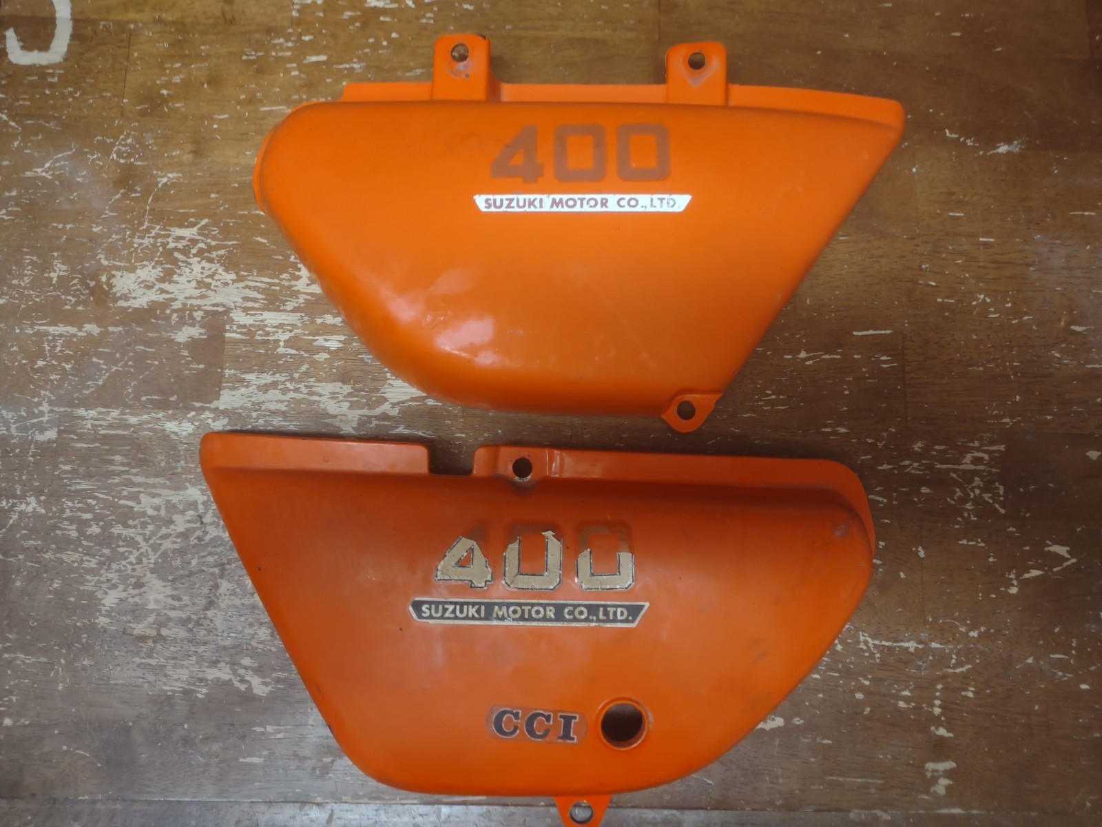 1976 Suzuki TS400 side covers 1976 Suzuki TS400 side covers