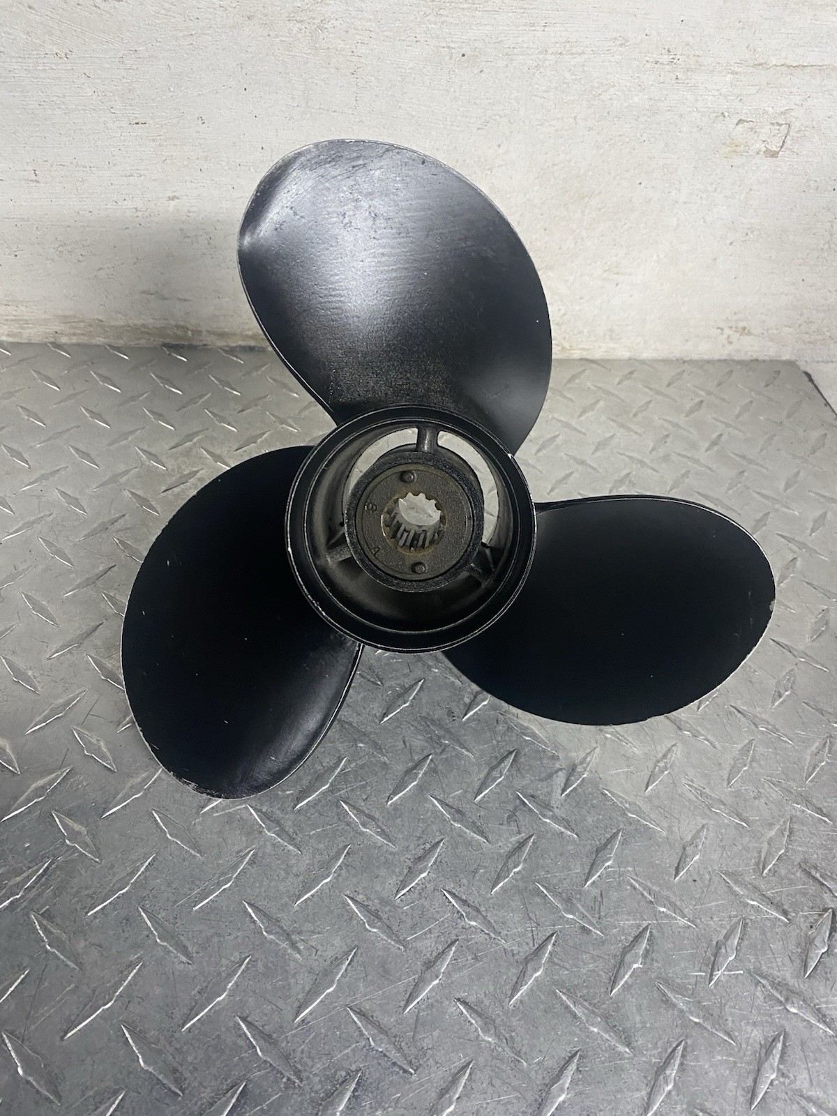 Mercury Propeller 25-60 HP 10 3/4 x 12 13Tooth RH 48-816702A40 GENUINE USED Mercury Propeller 25-60 HP 10 3/4 x 12 13Tooth RH 48-816702A40 GENUINE USED