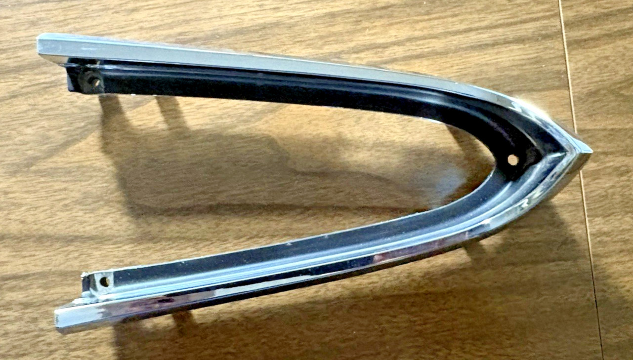 NOS 1974-75 Imperial 1976-78 Chrysler New Yorker LH Top Tail Light Bezel 3728349 NOS 1974-75 Imperial 1976-78 Chrysler New Yorker LH Top Tail Light Bezel 3728349