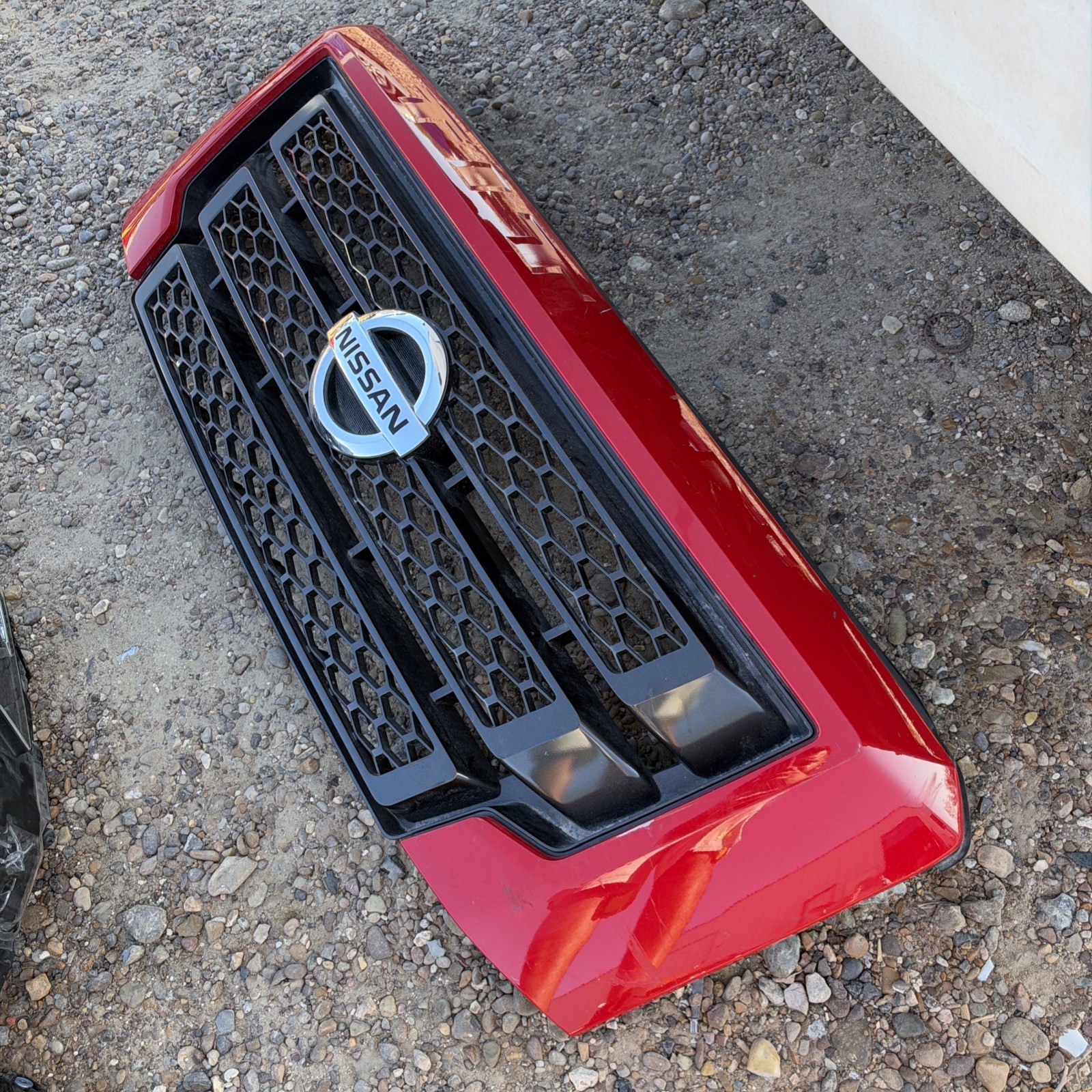 NISSAN TITAN 2020 2021 2022 2023 2024 FRONT GRILLE ORIGINAL