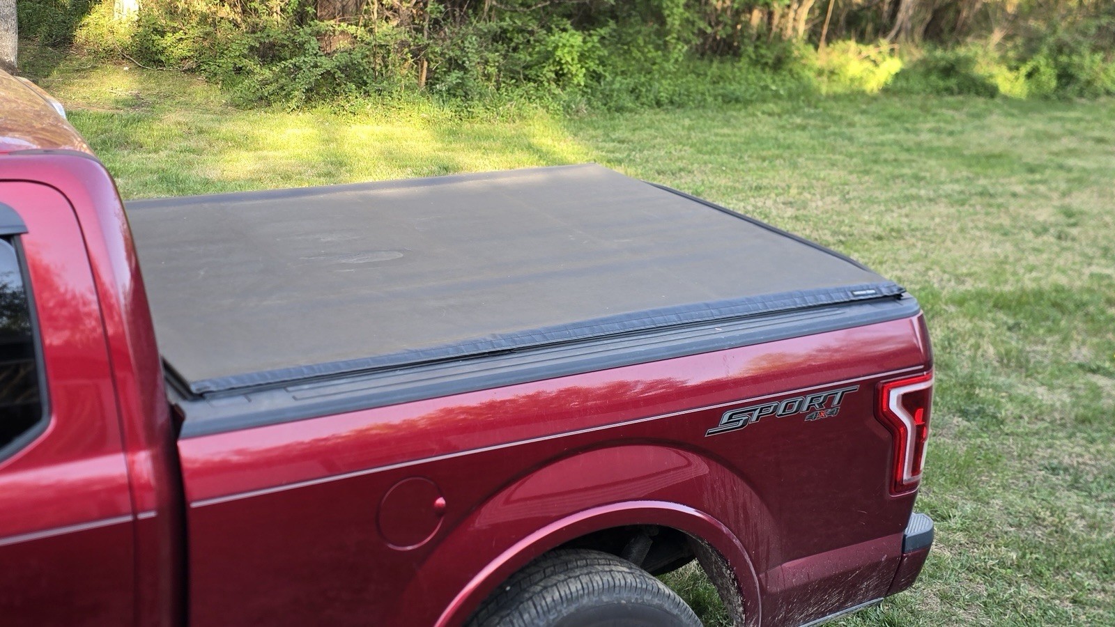 Real truck Tuxedo Deuce Soft Tonneau Truck Bed Cover, 6'7