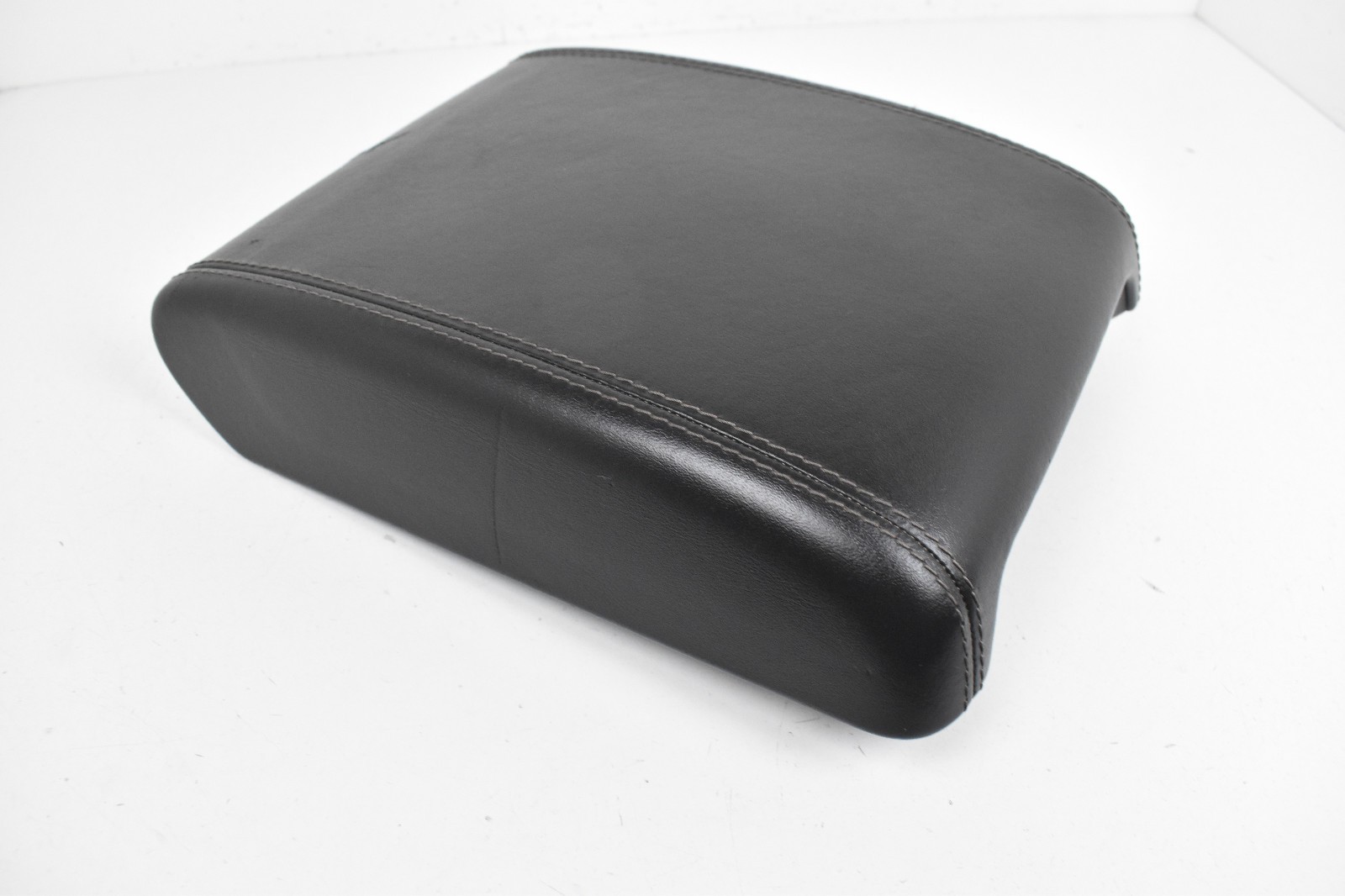 2009-2015 Jaguar XF Center Console Black Leather Armrest Lid Cover Assembly OEM 2009-2015 Jaguar XF Center Console Black Leather Armrest Lid Cover Assembly OEM