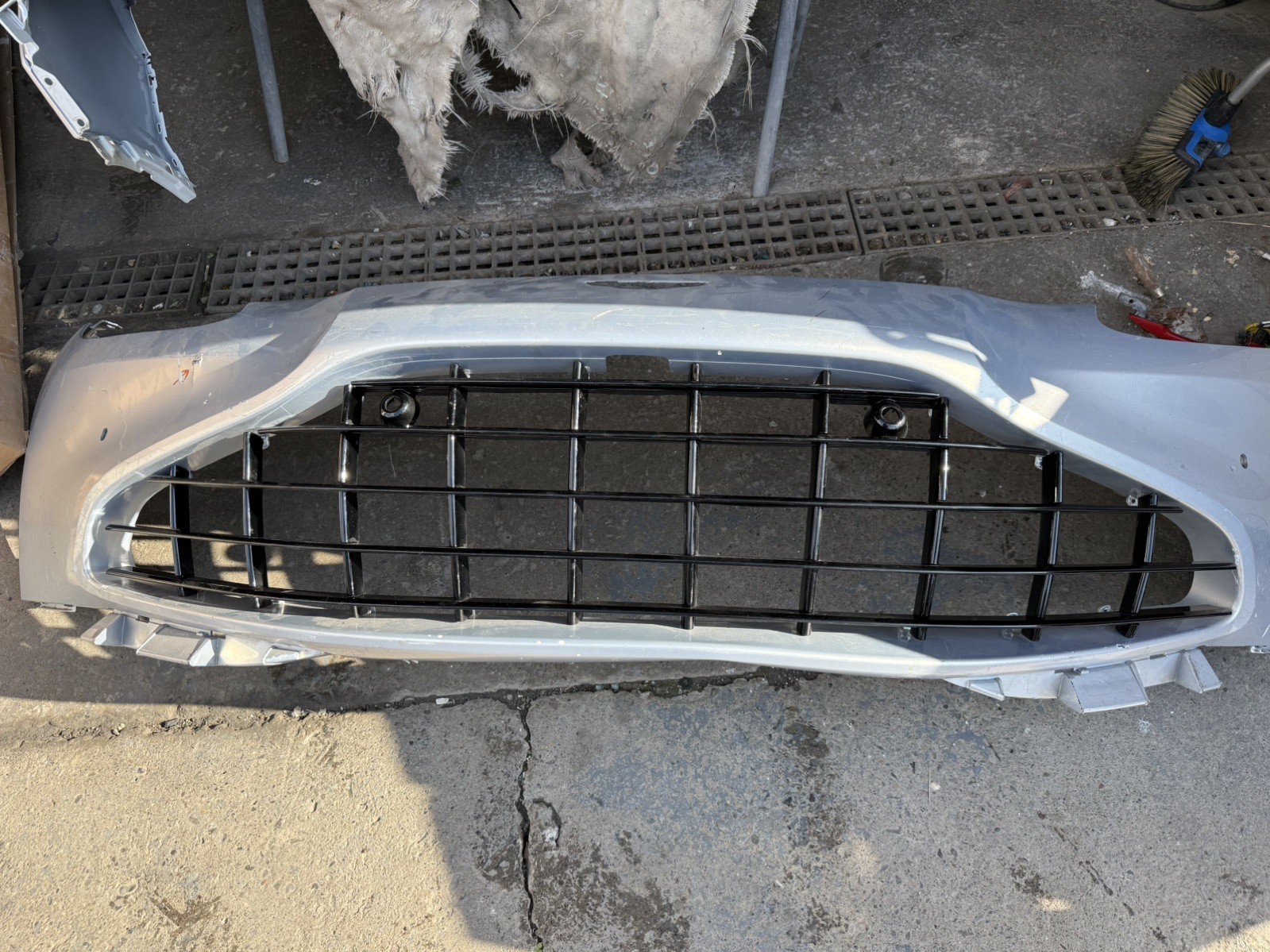 2020-2024 Aston Martin Vantage front radiator grille black MY63 - 8A100-BB 2020-2024 Aston Martin Vantage front radiator grille black MY63 - 8A100-BB