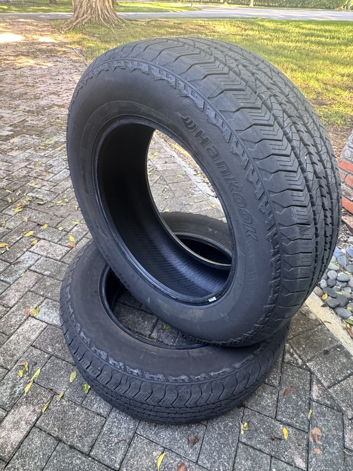 2 Hankook Dynapro AT2 Tires 275/60R20 (barely Used) 2 Hankook Dynapro AT2 Tires 275/60R20 (barely Used)