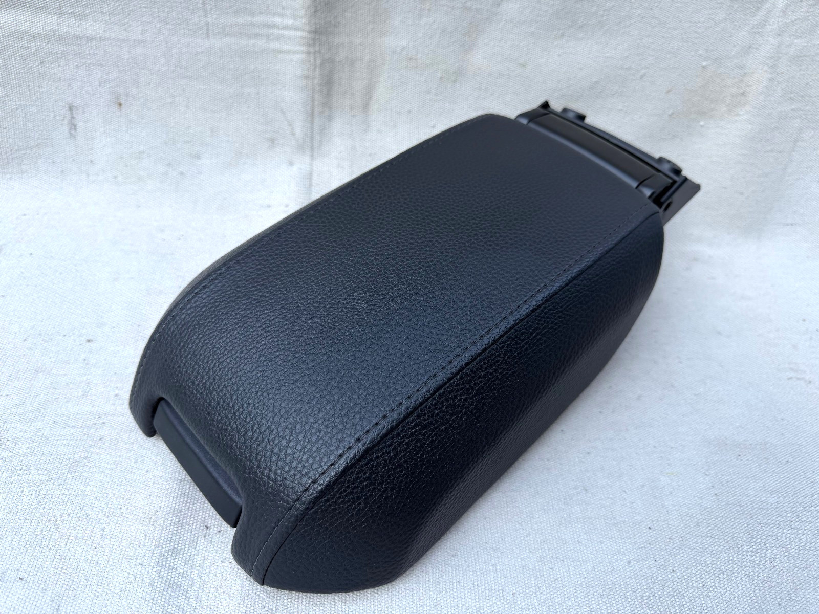 2003-2014 Volvo XC90 Center Console Armrest Lid Cover Leather Black OEM
