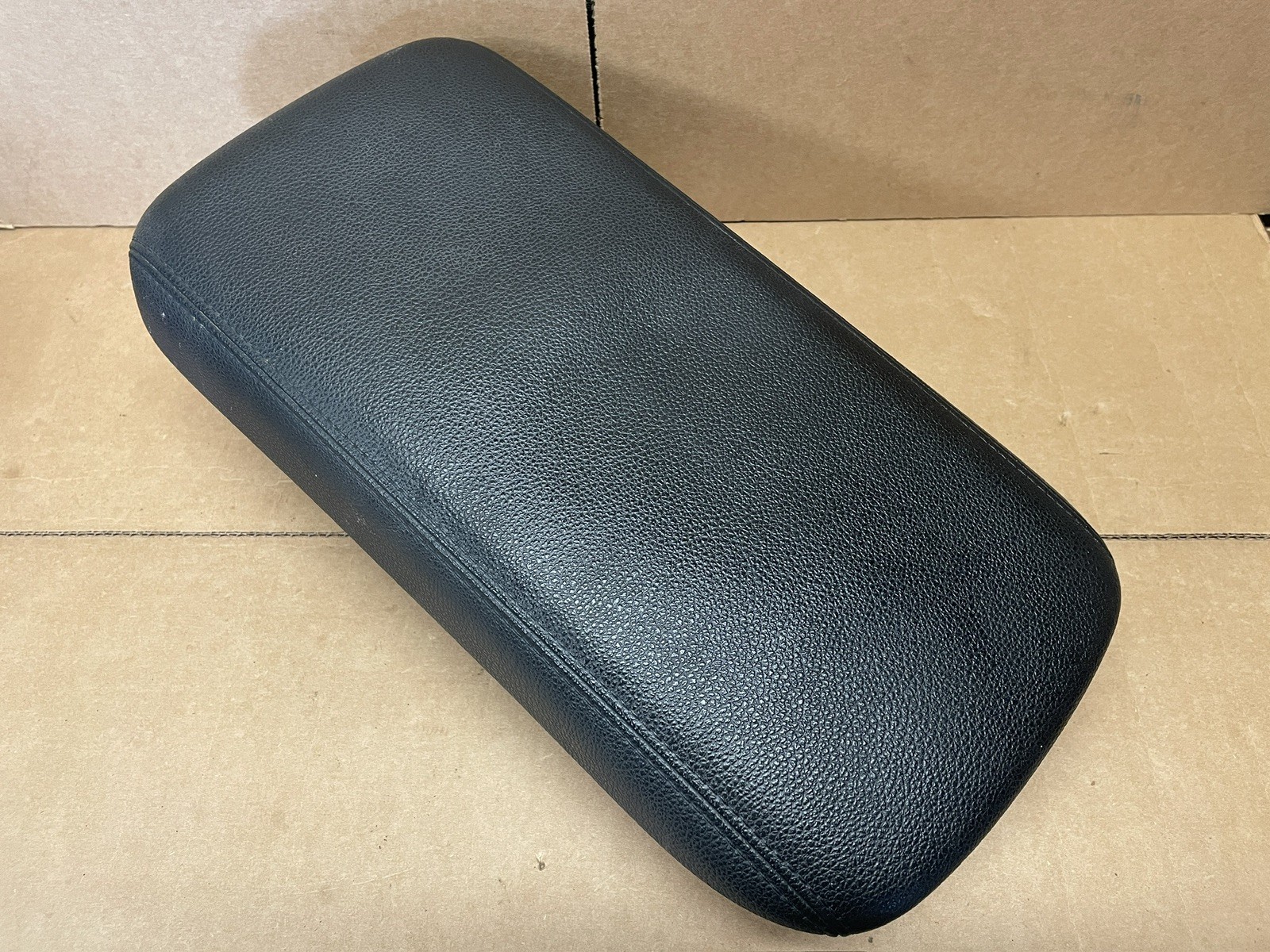 2014 2015 2016 Mitsubishi Outlander Center Console Armrest LID Black OEM