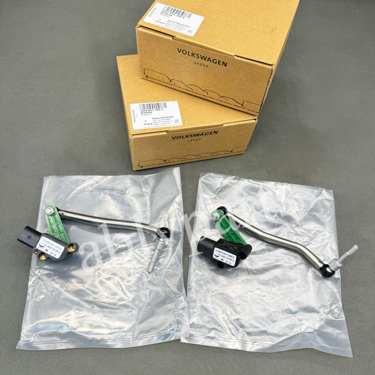 NEW Self-Leveling Height Control Sensor Set for Bentley Continental GTC GT GT3-R NEW Self-Leveling Height Control Sensor Set for Bentley Continental GTC GT GT3-R